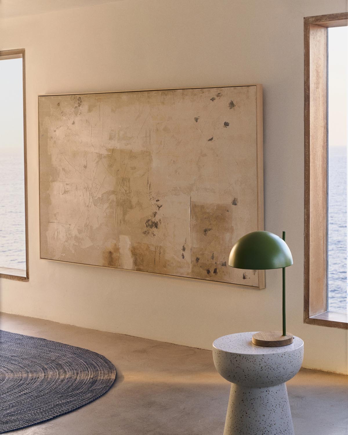 Elegantes abstraktes Kunstwerk in Dunkelbeige, 200x120 cm, Kave Home.