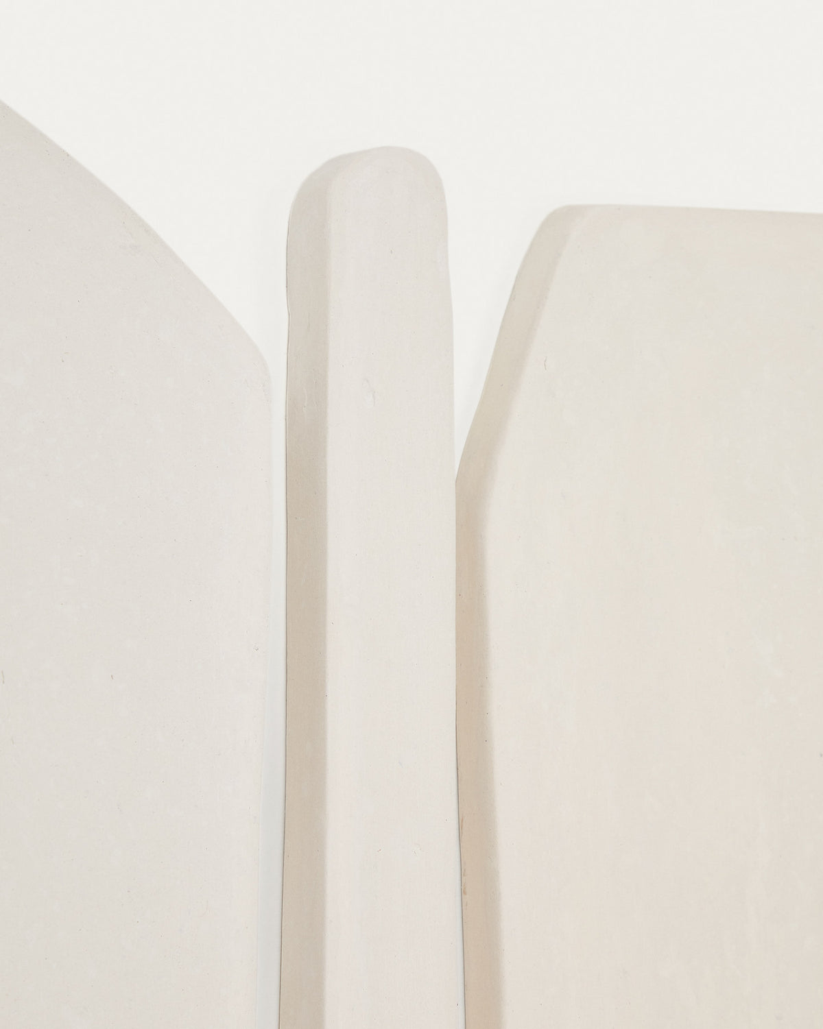 Siluna 4er Set Wanddeko aus Pappmaché weiss in Weiss präsentiert im Onlineshop von KAQTU Design AG. Wanddeko ist von Kave Home
