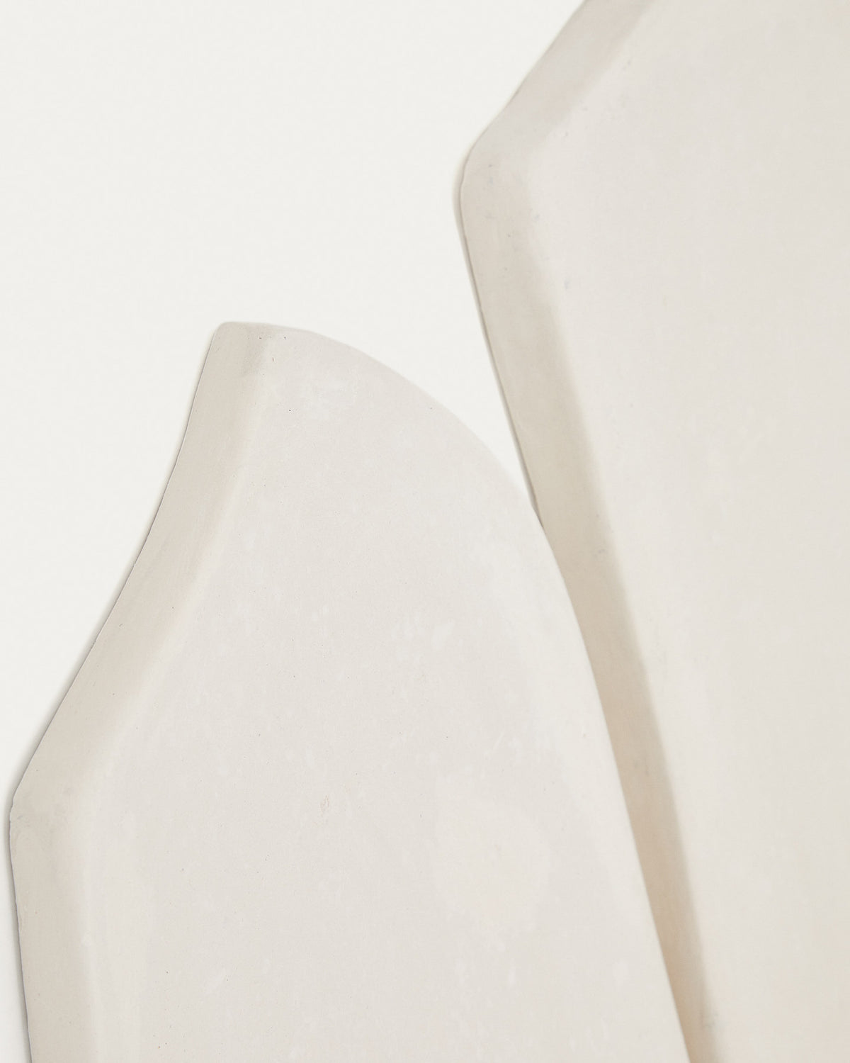 Siluna 4er Set Wanddeko aus Pappmaché weiss in Weiss präsentiert im Onlineshop von KAQTU Design AG. Wanddeko ist von Kave Home