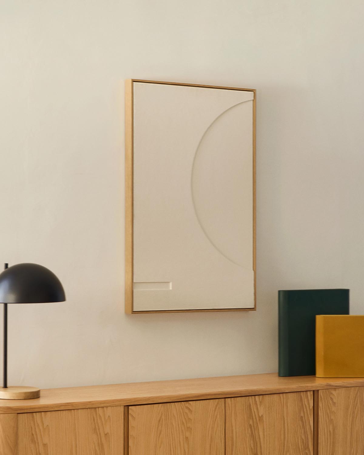 Elegantes Sefri Bild: Weisse Geometrie, 60x90 cm von Kave Home.