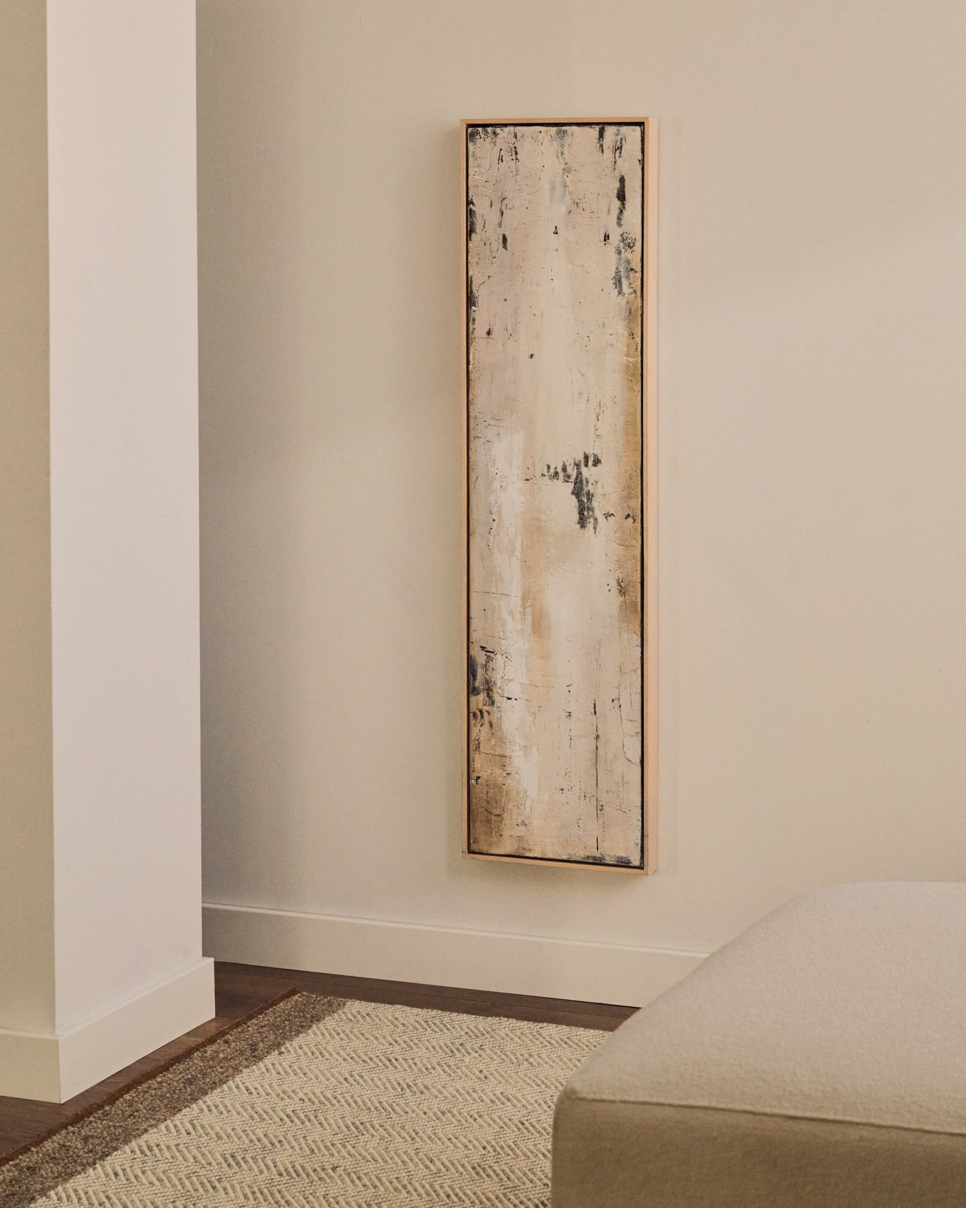 Abstraktes Kunstwerk Selnar in Grau, 122x32 cm, von Kave Home. Modernes Design, ideal für stilvolle Wohnräume.