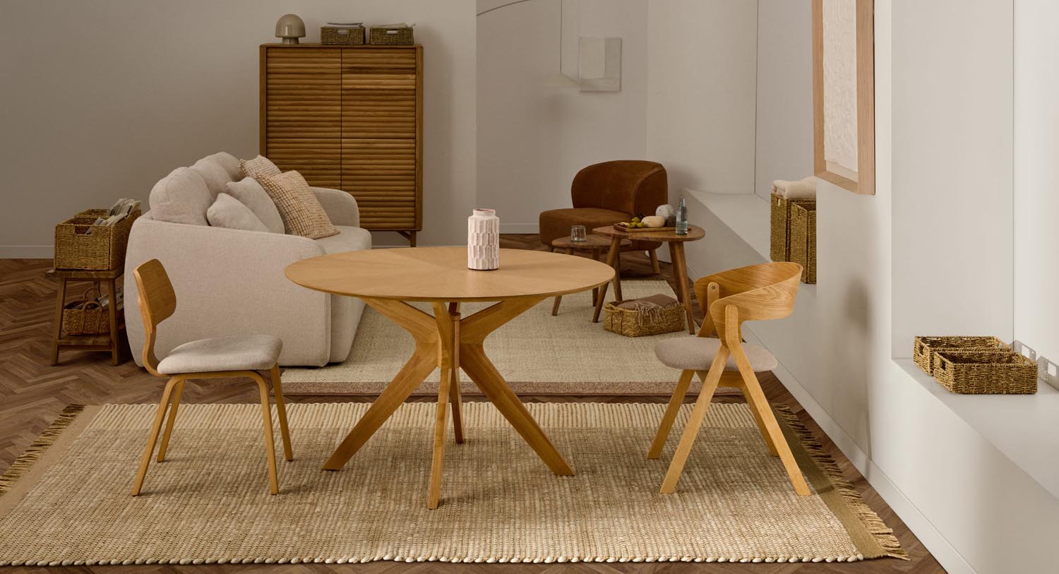 Das Bild Annia von Kave Home, 90x70 cm, aus weissem Pappmaché, bringt moderne Eleganz und Stil in Ihre Wohnräume.