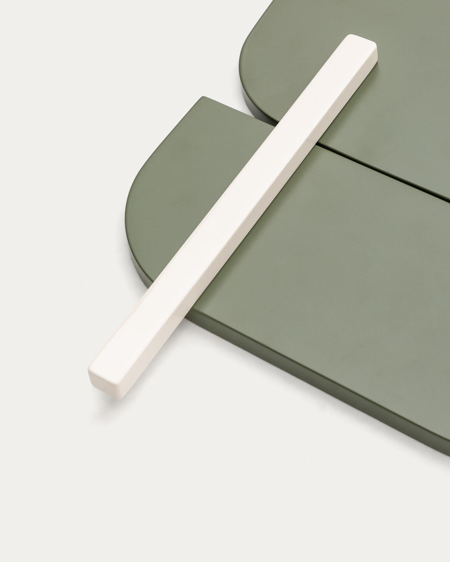 Entdecken Sie das Danei Wandpaneel von Kave Home in Weiss und Grün (50 x 30 cm) – ein modernes Kunstwerk, das jedem Raum Eleganz verleiht.