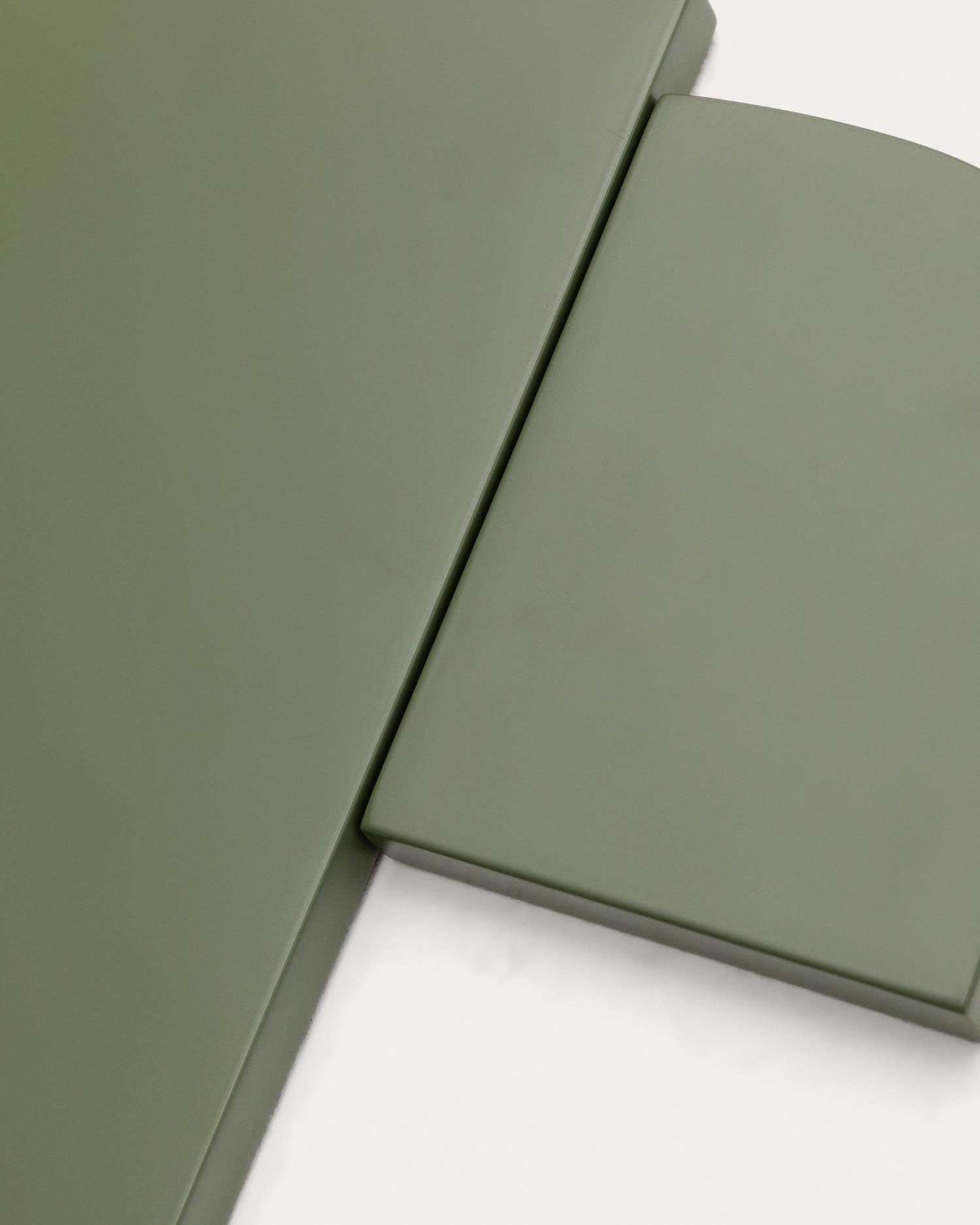 Verleihen Sie Ihren Wänden mit dem Danei Wandpaneel in Weiss und Grün (50 x 30 cm) von Kave Home einen frischen, eleganten Akzent und schaffen Sie eine stilvolle Atmosphäre.