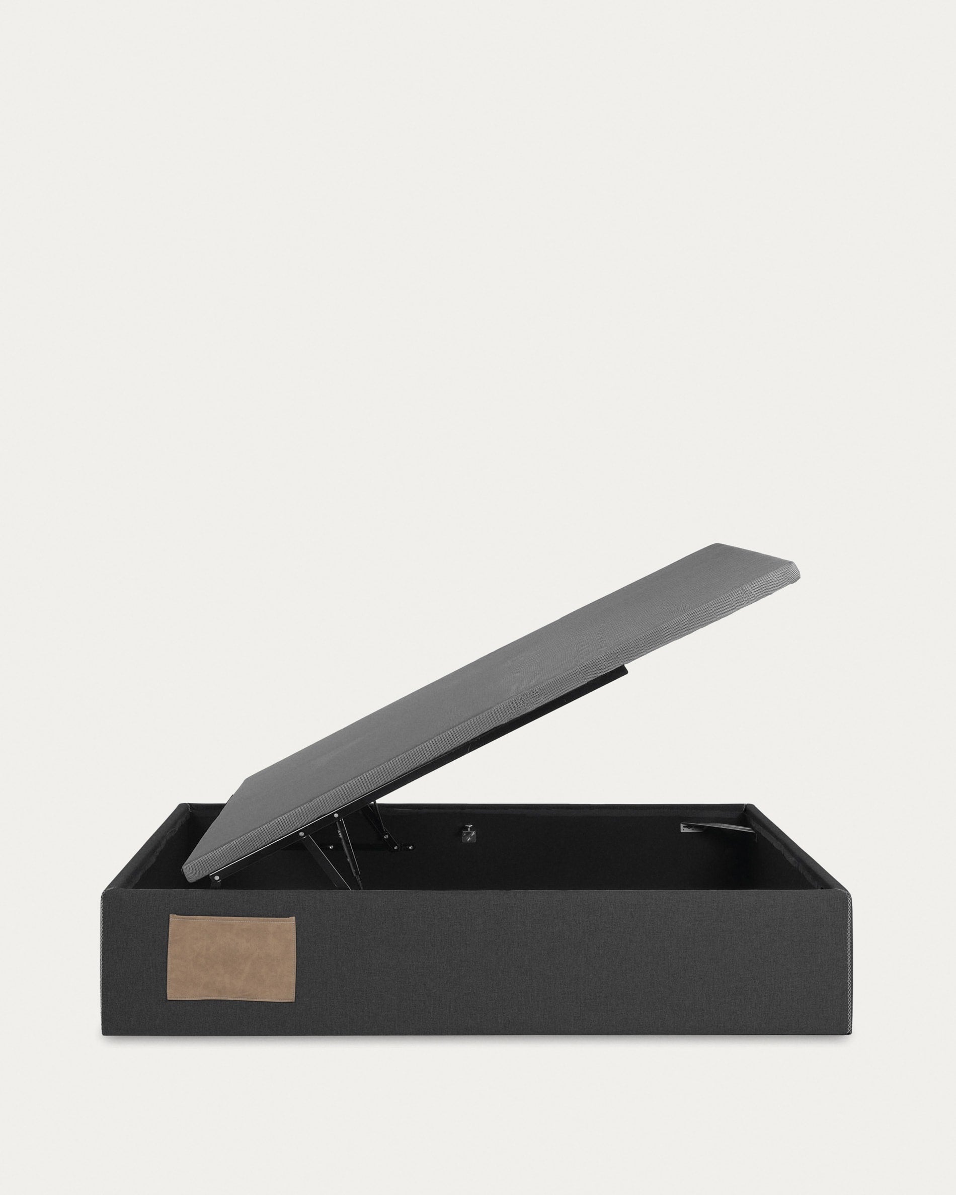 Schwarzes, klappbares Bettgestell von Kave Home für 90x190 cm Matratzen, modernes Design und praktische Funktionalität.