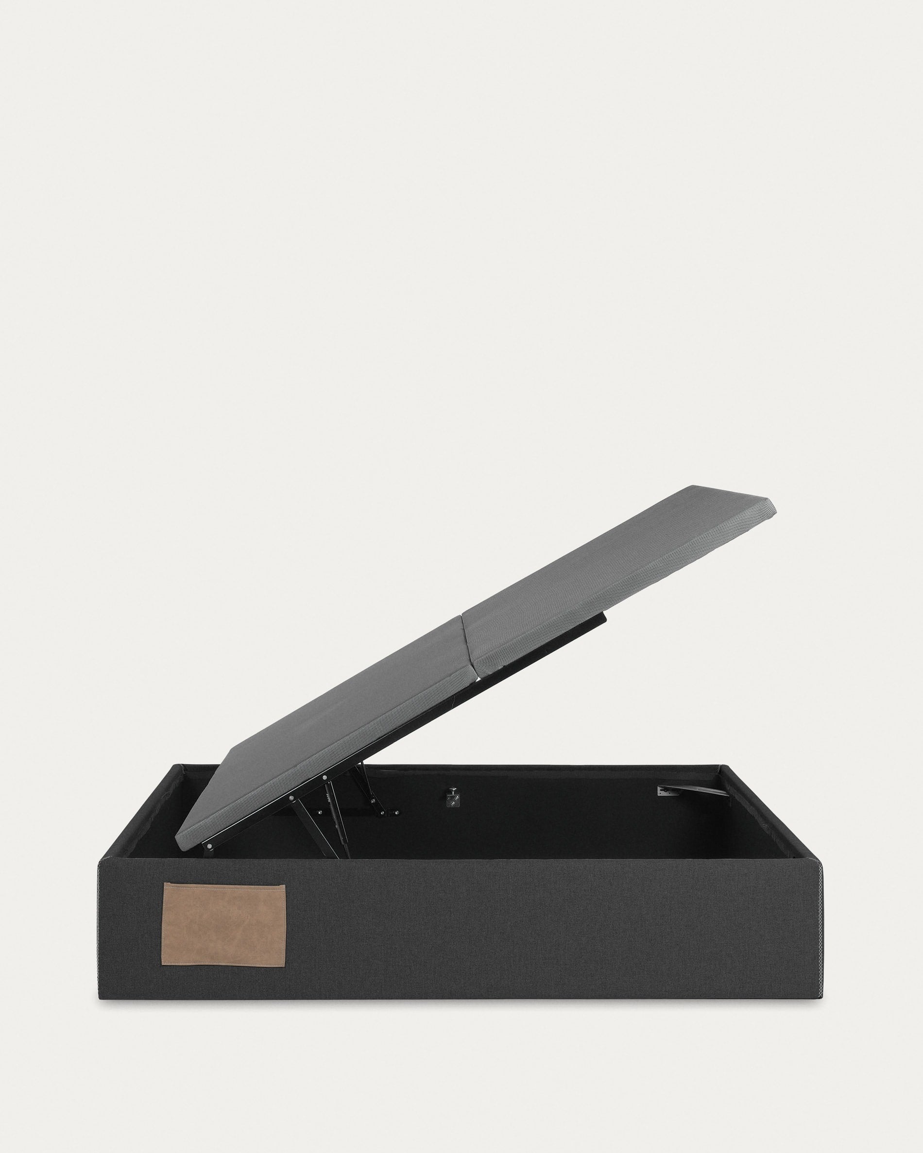 Schwarzes klappbares Bettgestell von Kave Home, passend für 180x200 cm Matratzen, stilvoll und praktisch für modernes Wohnen.