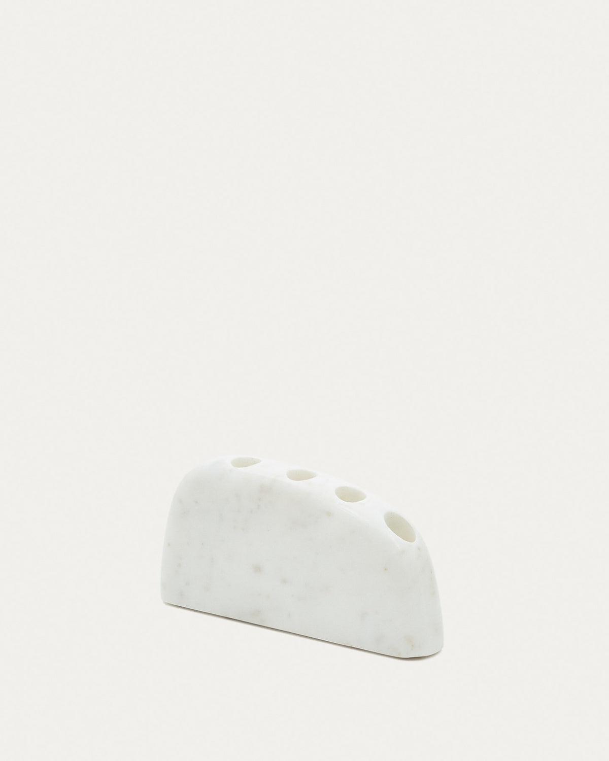 Grosser Kerzenhalter Signe aus weissem Marmor 10 cm in Weiss präsentiert im Onlineshop von KAQTU Design AG. Kerzenständer ist von Kave Home