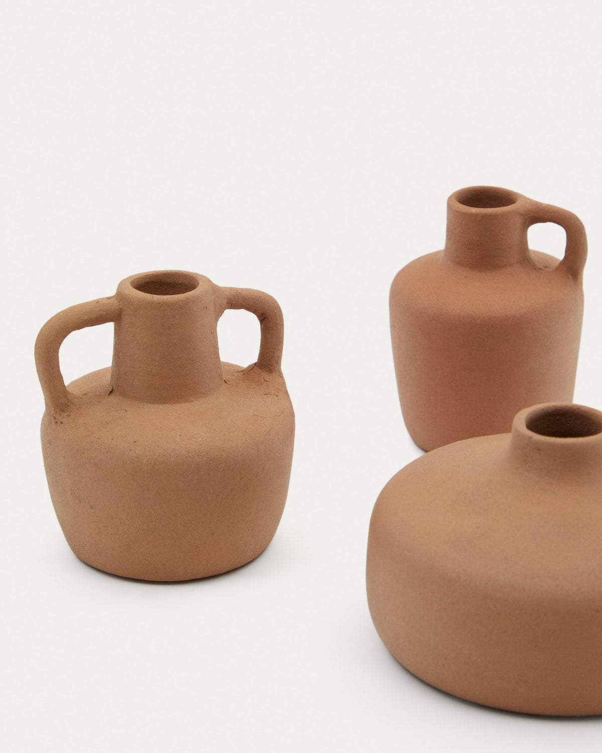 Sofra 3er Set Vasen aus Terrakotta 6 cm / 7 cm / 10 cm in Terrakotta präsentiert im Onlineshop von KAQTU Design AG. Vase ist von Kave Home