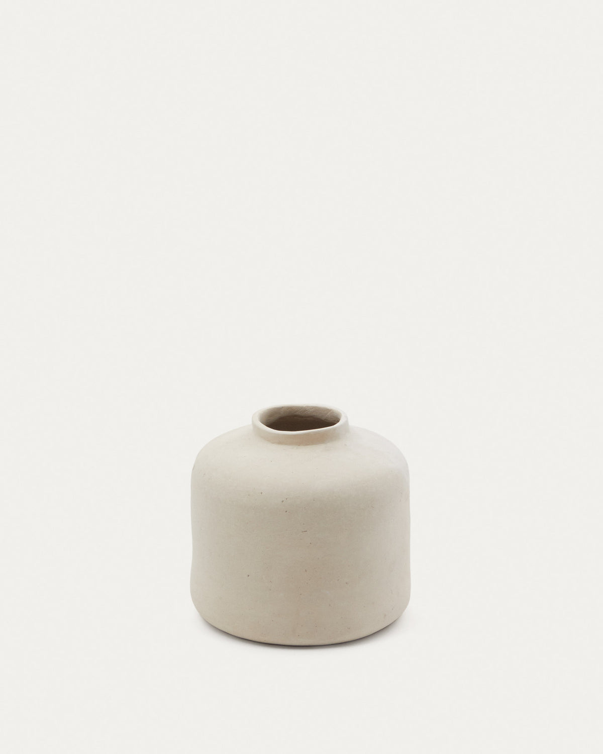 Serina Vase aus Pappmaché weiss 27 cm in Weiss präsentiert im Onlineshop von KAQTU Design AG. Vase ist von Kave Home