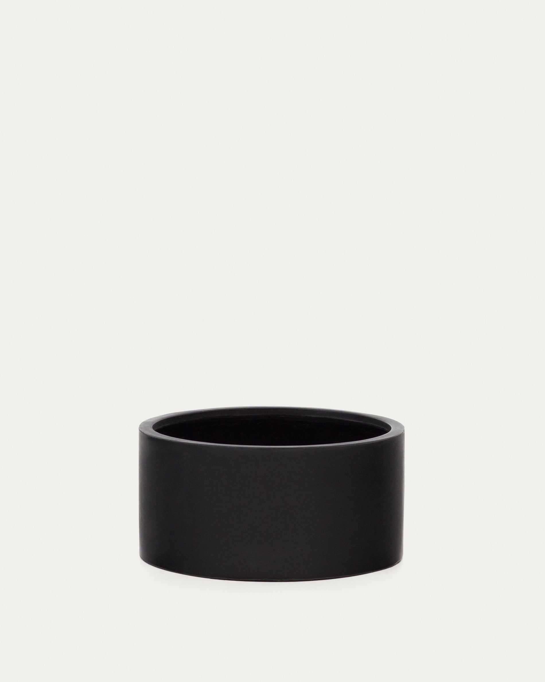 3D-Modell eines modernen, schwarzen Zement-Blumentopfs (Ø 62 cm) für Innen- und Aussenbereiche.