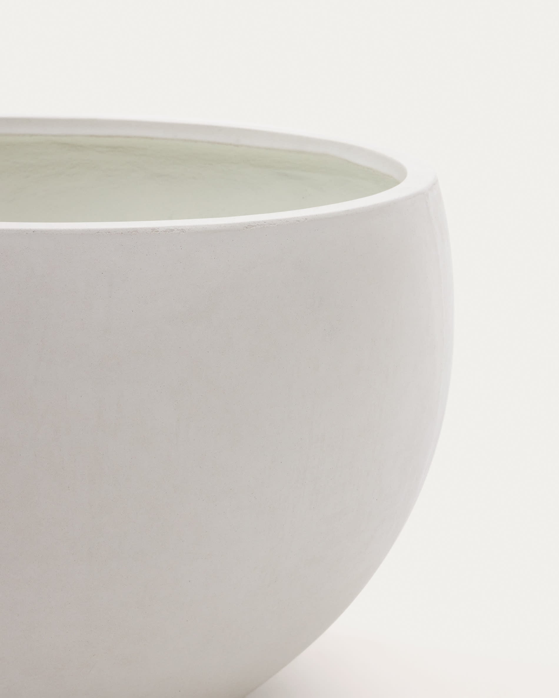 Eleganter Zement-Blumentopf in Grau, Ø 72 cm. Ideal für drinnen und draußen, robust und stilvoll. Setzen Sie Ihre Pflanzen perfekt in Szene!