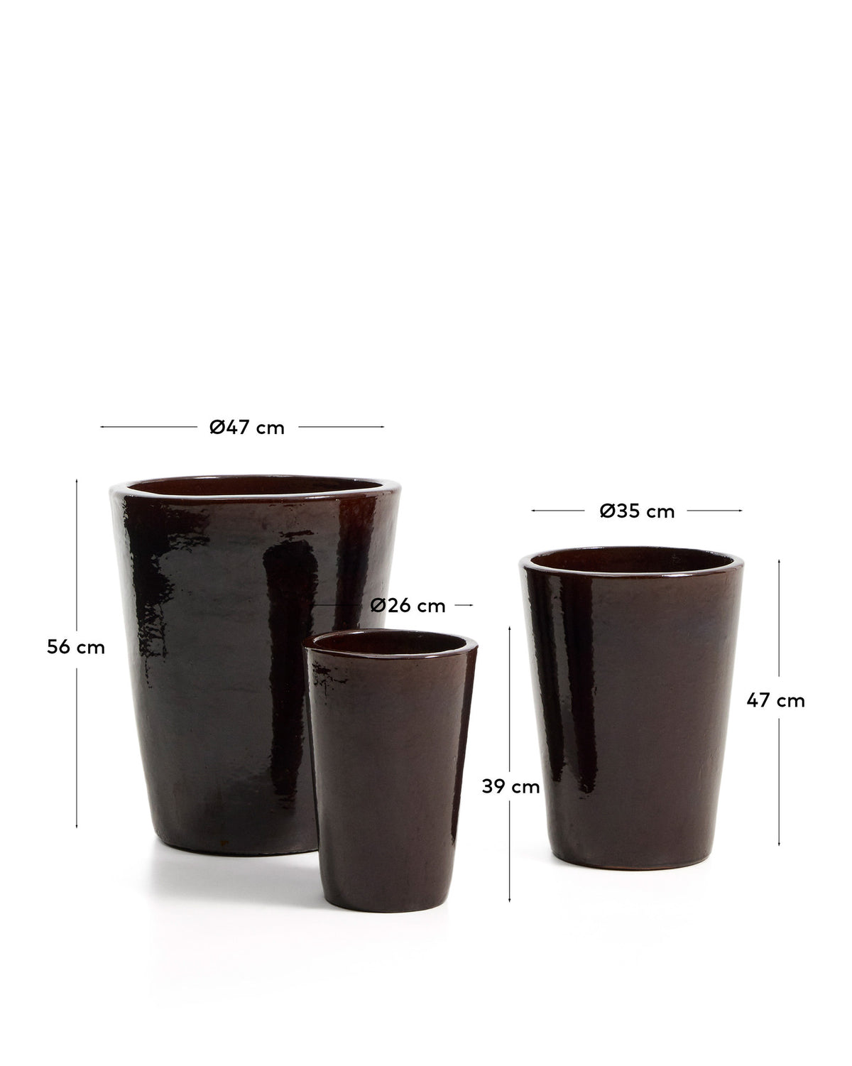 Rotja 3er Set Blumentöpfe aus Terrakotta mit granatrotem Glasurfinish Ø 26 / 35 / 47 cm in präsentiert im Onlineshop von KAQTU Design AG. Pflanzentopf Outdoor ist von Kave Home