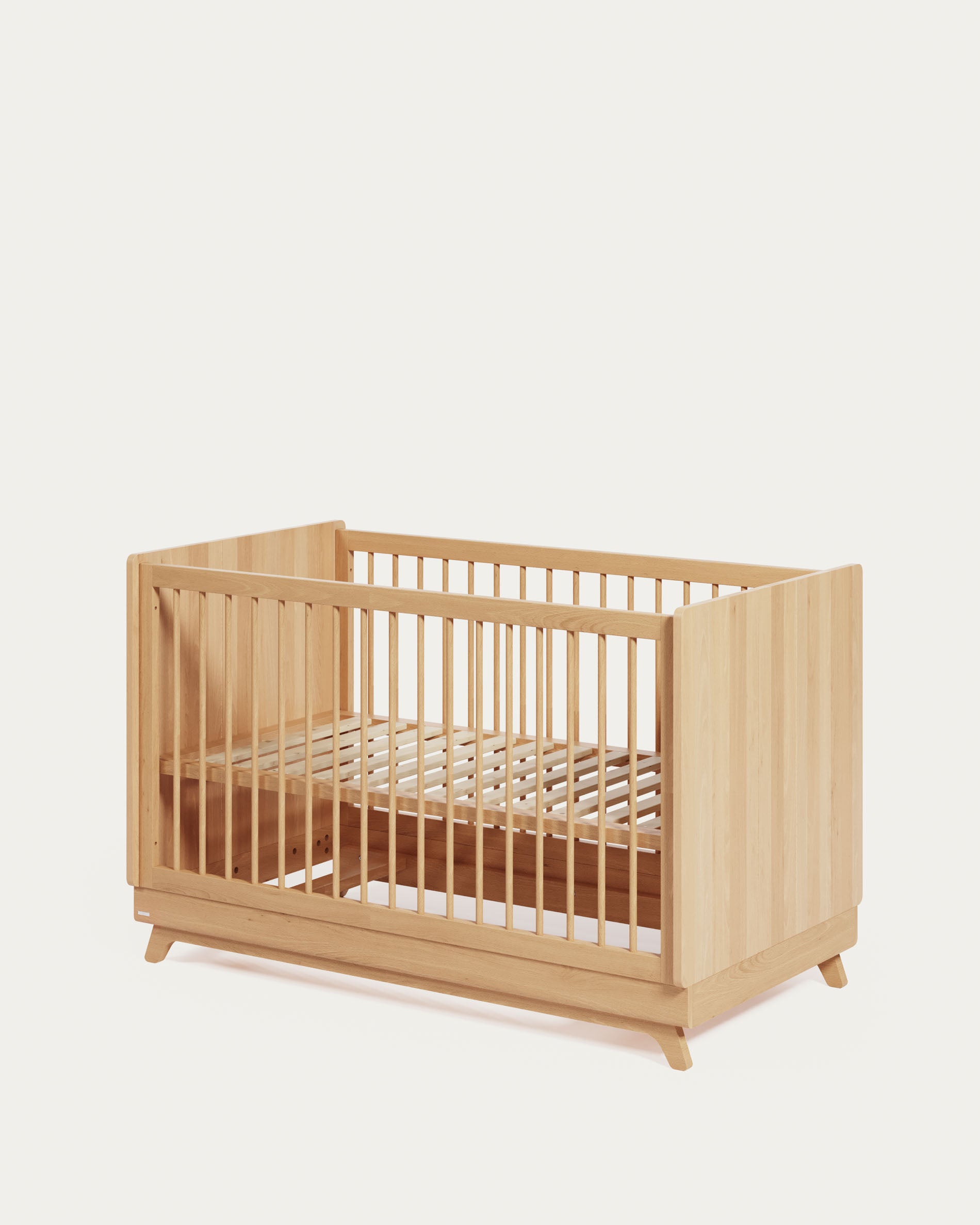 Das Maralis Gitterbett 70x140 cm aus Buchenholz vereint Funktionalität und Stil, ideal für die Bedürfnisse Ihres Kindes.