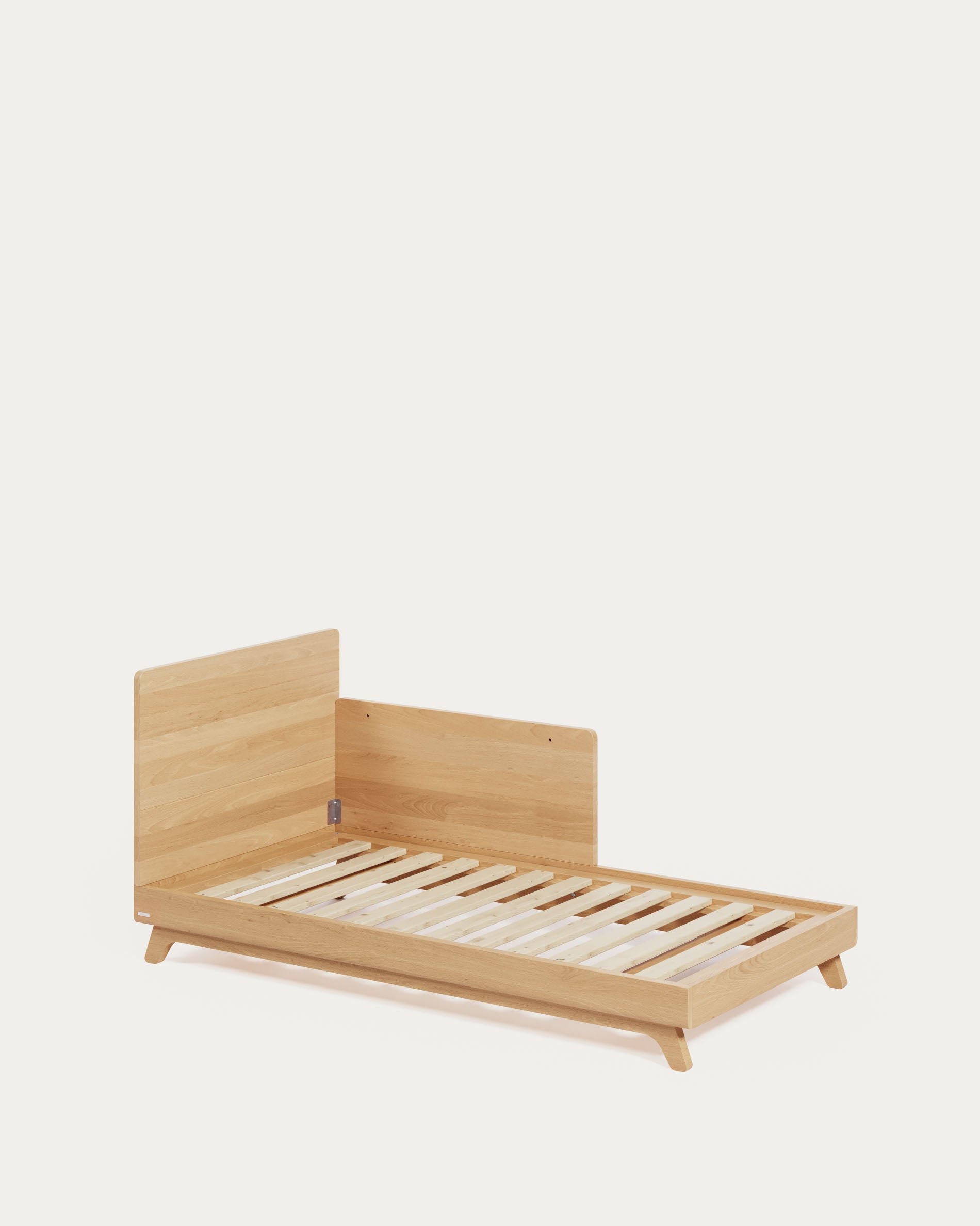 Das Maralis Gitterbett 70x140 cm aus massivem Buchenholz bietet Komfort und Stil, perfekt für die Entwicklung Ihres Kindes.