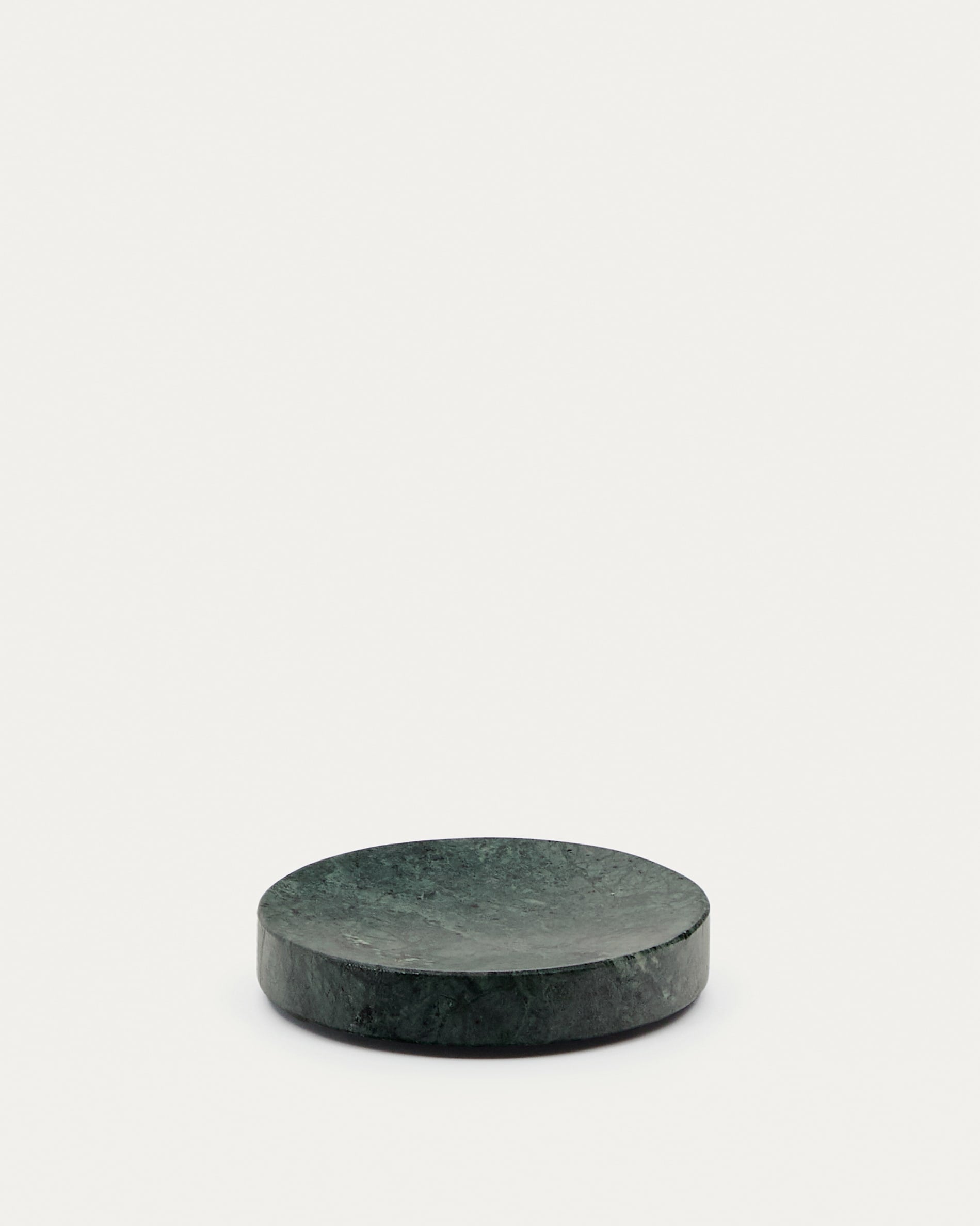 Seifenschale Elenei aus grünem Marmor in Grün präsentiert im Onlineshop von KAQTU Design AG. Badzubehör ist von Kave Home