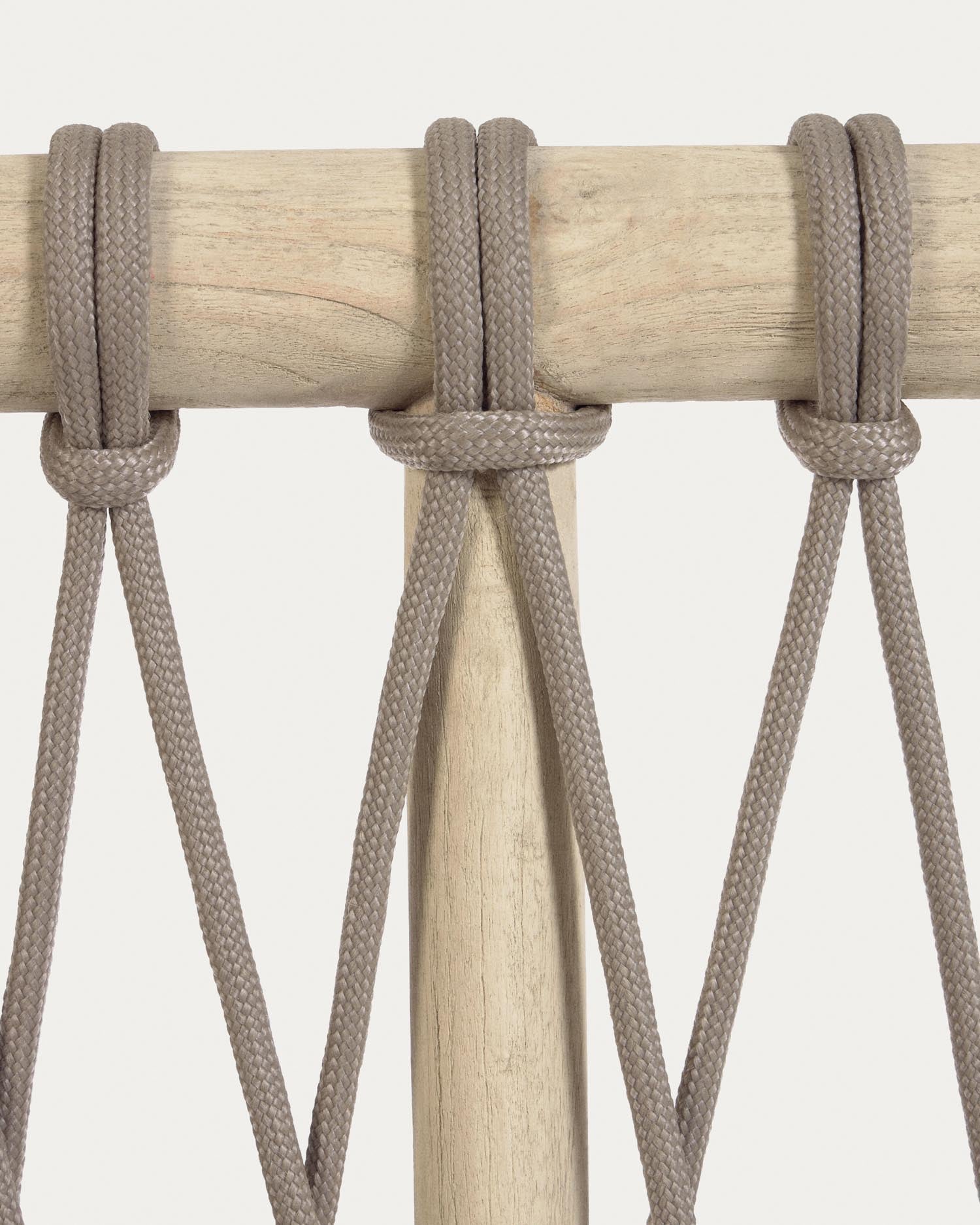 Stilvolles Aberash Kopfteil aus massivem Mindiholz und geflochtenem grauem Seil, perfekt für 160 cm Betten. Ein Blickfang für jedes Schlafzimmer!