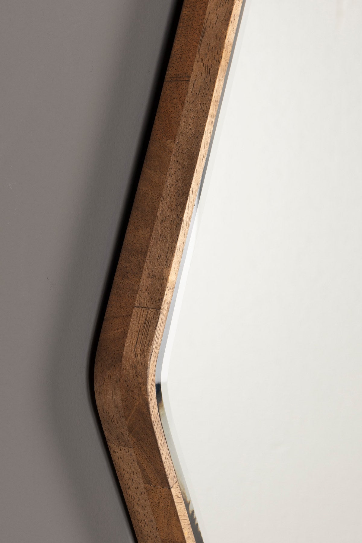 Bryn Mirror in Braun präsentiert im Onlineshop von KAQTU Design AG. Wandspiegel ist von Dutchbone