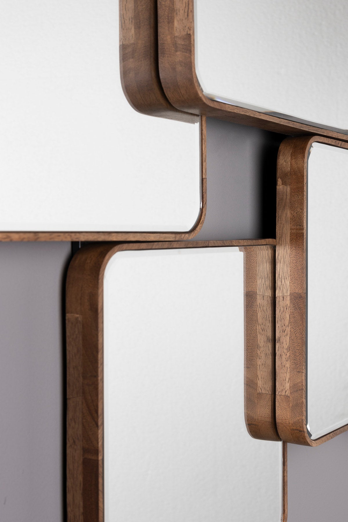 Cordelia Mirror in Braun präsentiert im Onlineshop von KAQTU Design AG. Wandspiegel ist von Dutchbone