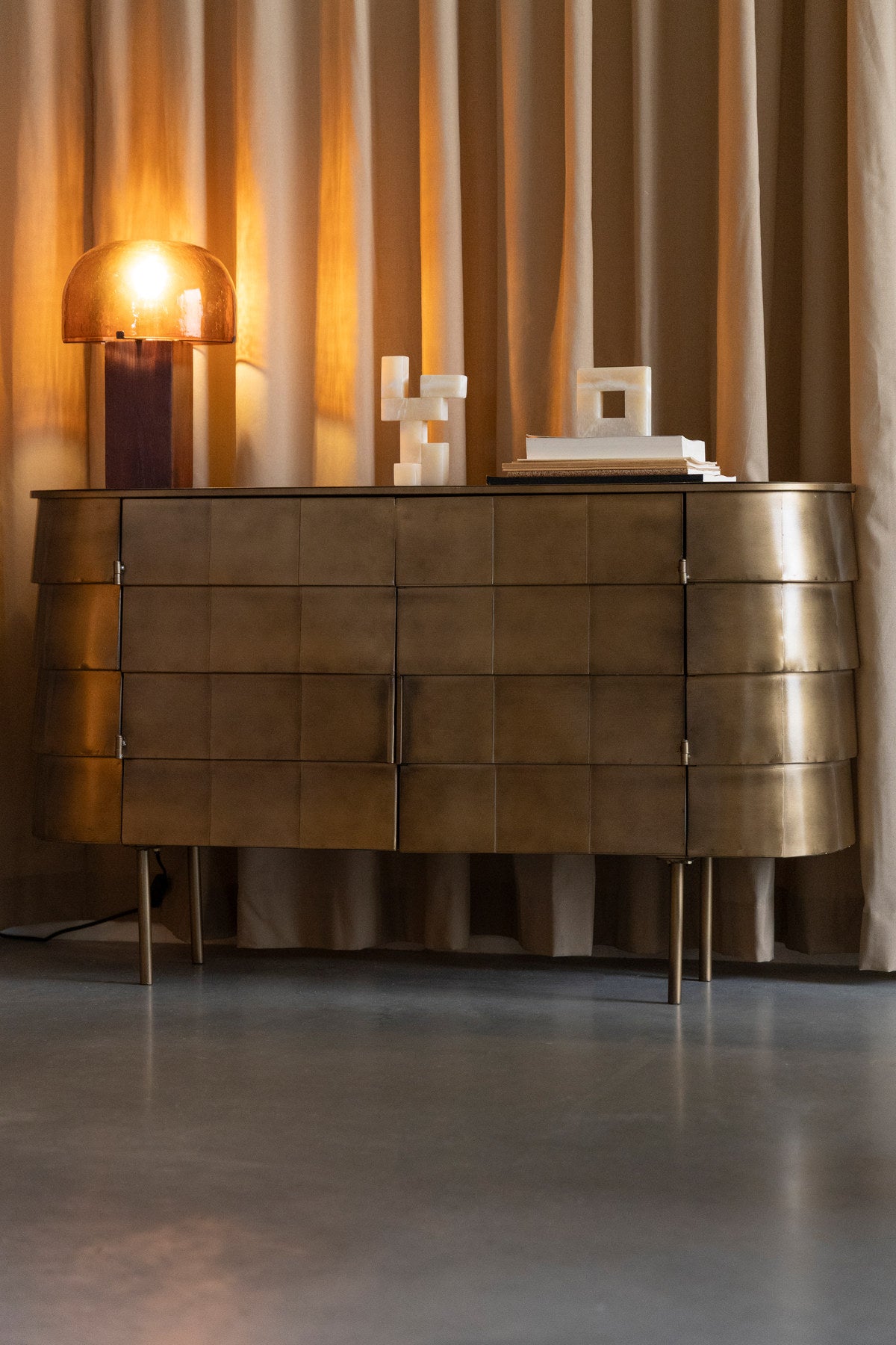 Hanna Sideboard in Gold präsentiert im Onlineshop von KAQTU Design AG. Sideboard ist von Dutchbone