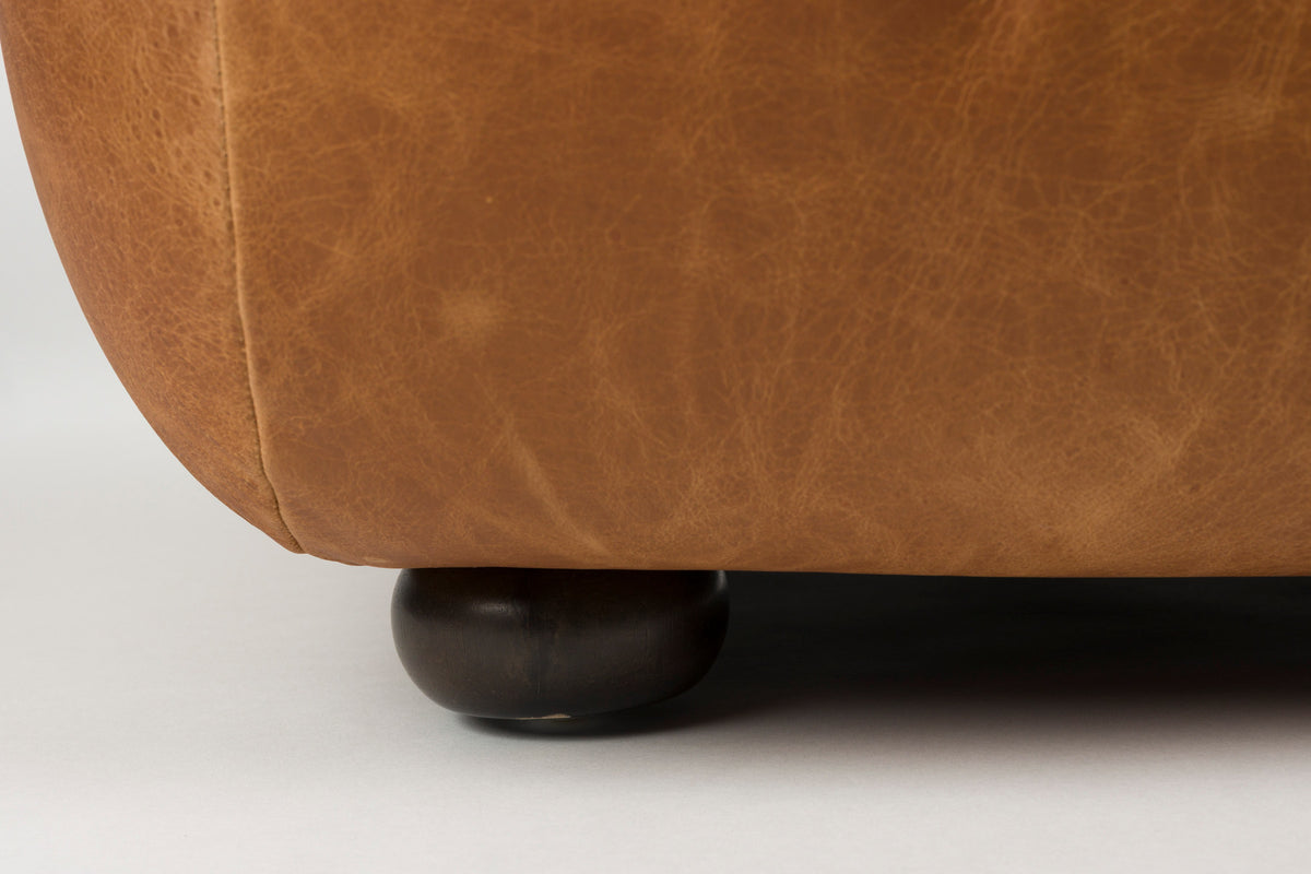Loungesessel Wyatt in Cognac präsentiert im Onlineshop von KAQTU Design AG. Sessel ist von Dutchbone