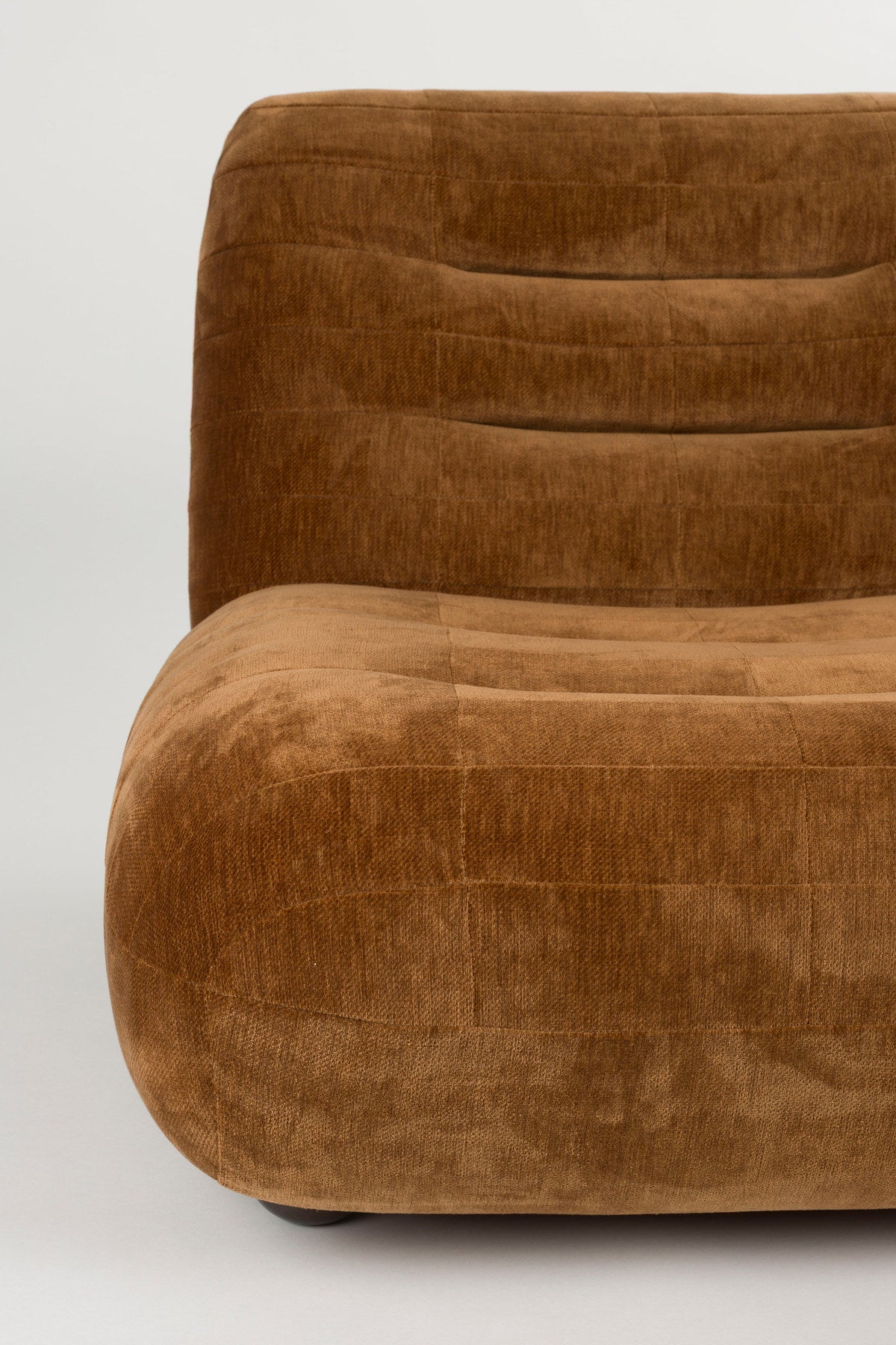 Loungesessel Wyatt in Cognac präsentiert im Onlineshop von KAQTU Design AG. Sessel ist von Dutchbone