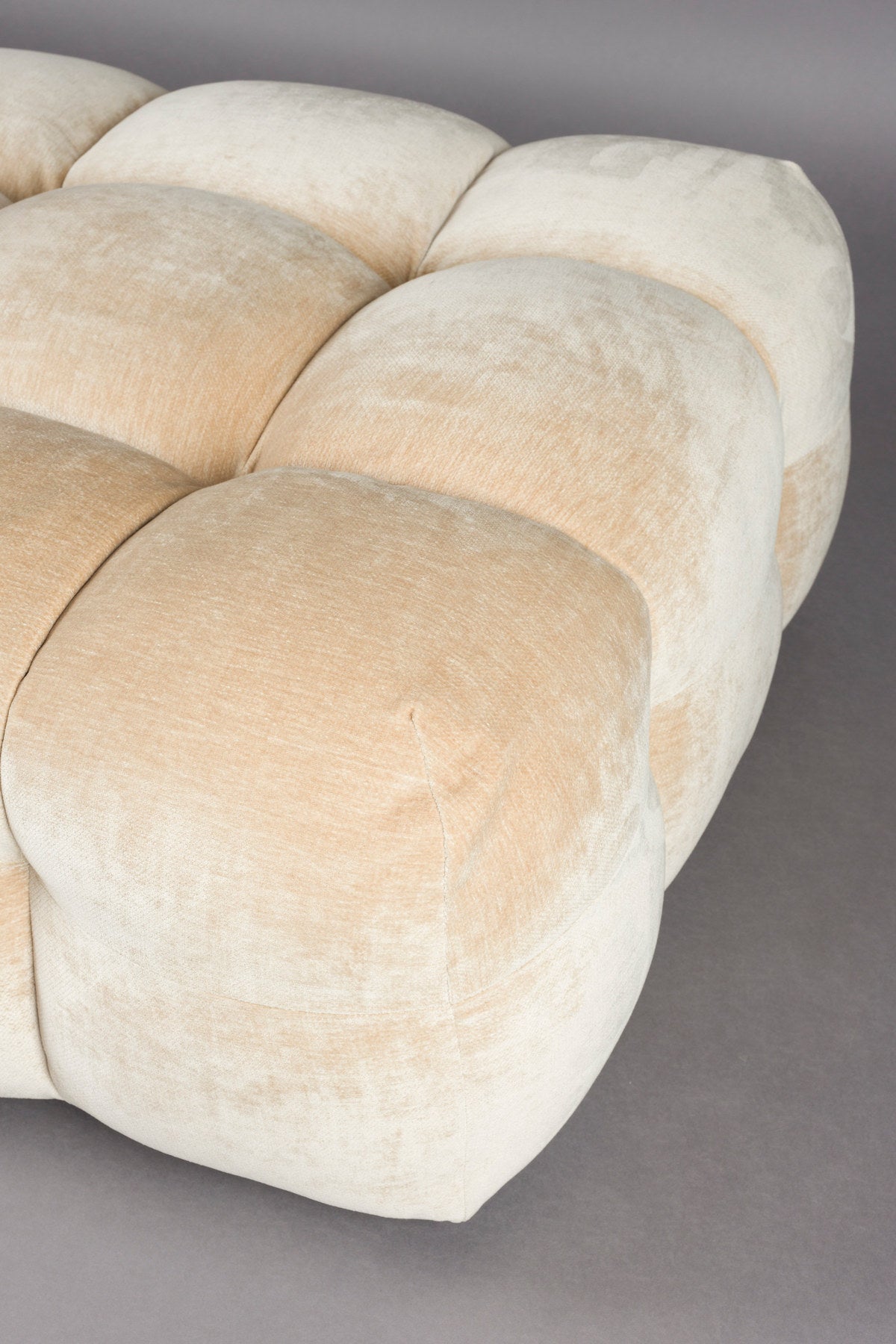 Hocker Hackman in Beige präsentiert im Onlineshop von KAQTU Design AG. Pouf ist von Dutchbone