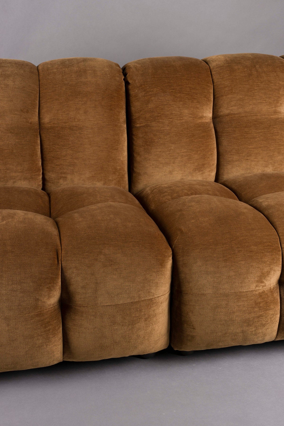 Sofa Hackman 4.5-Sitzer in Cognac präsentiert im Onlineshop von KAQTU Design AG. 4er Sofa ist von Dutchbone