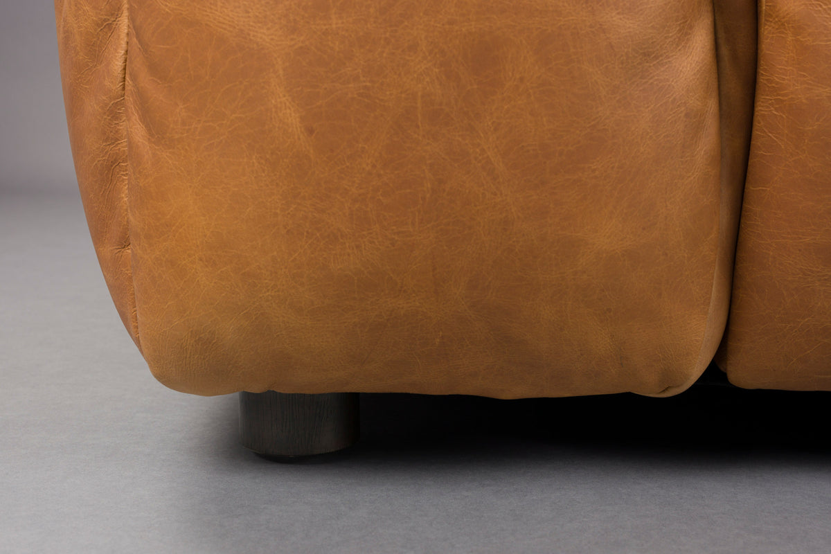 Sofa Hackman 3-Sitzer in Cognac präsentiert im Onlineshop von KAQTU Design AG. 3er Sofa ist von Dutchbone