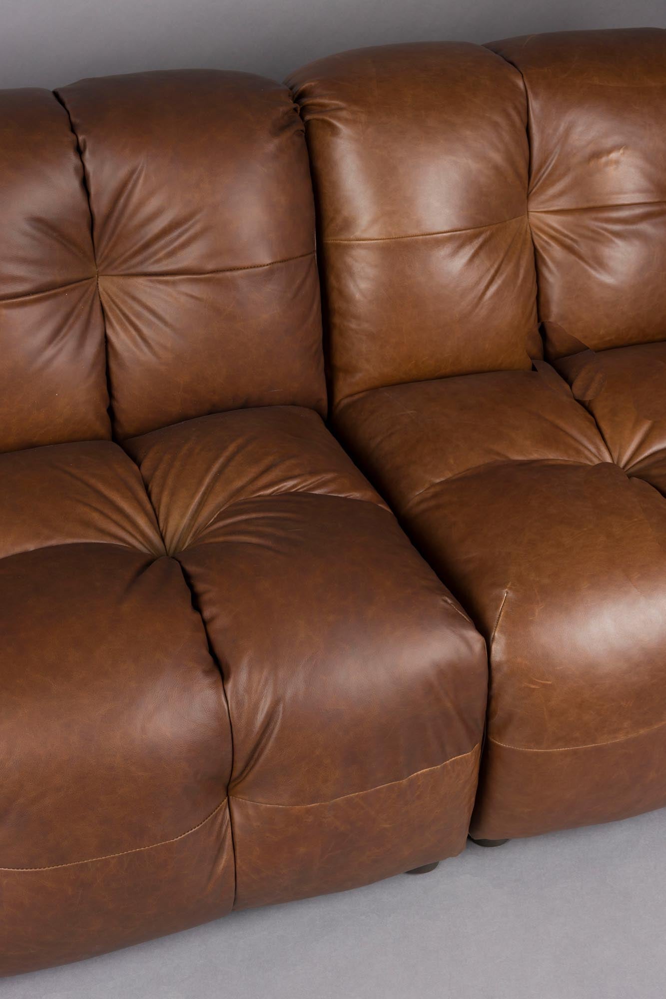 Dutchbone Hackman 3-Sitzer Sofa: Luxuriöser Velours, Retro-Chic, modular anpassbar, perfekt für stilvolle und einladende Wohnräume.