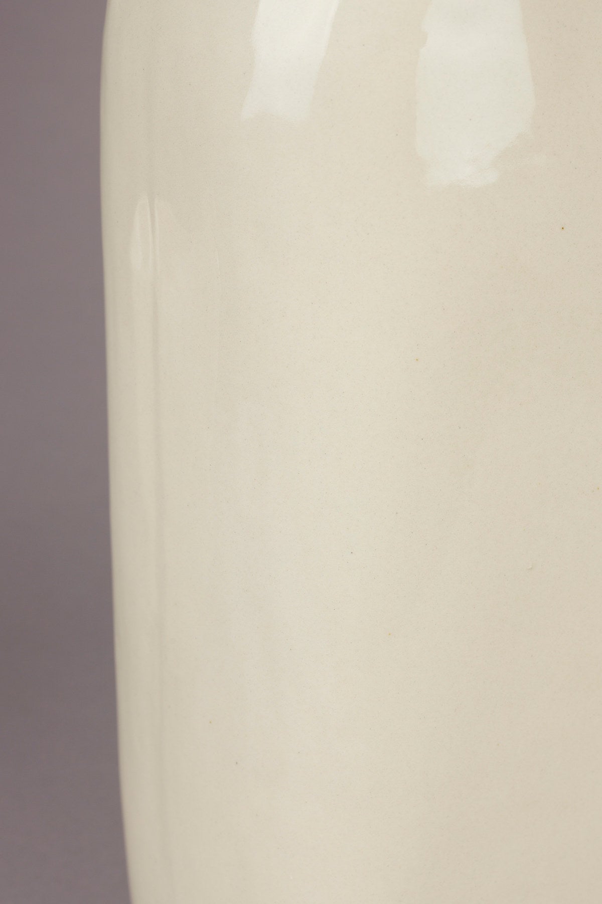 Vase Edna M in Beige präsentiert im Onlineshop von KAQTU Design AG. Vase ist von Dutchbone