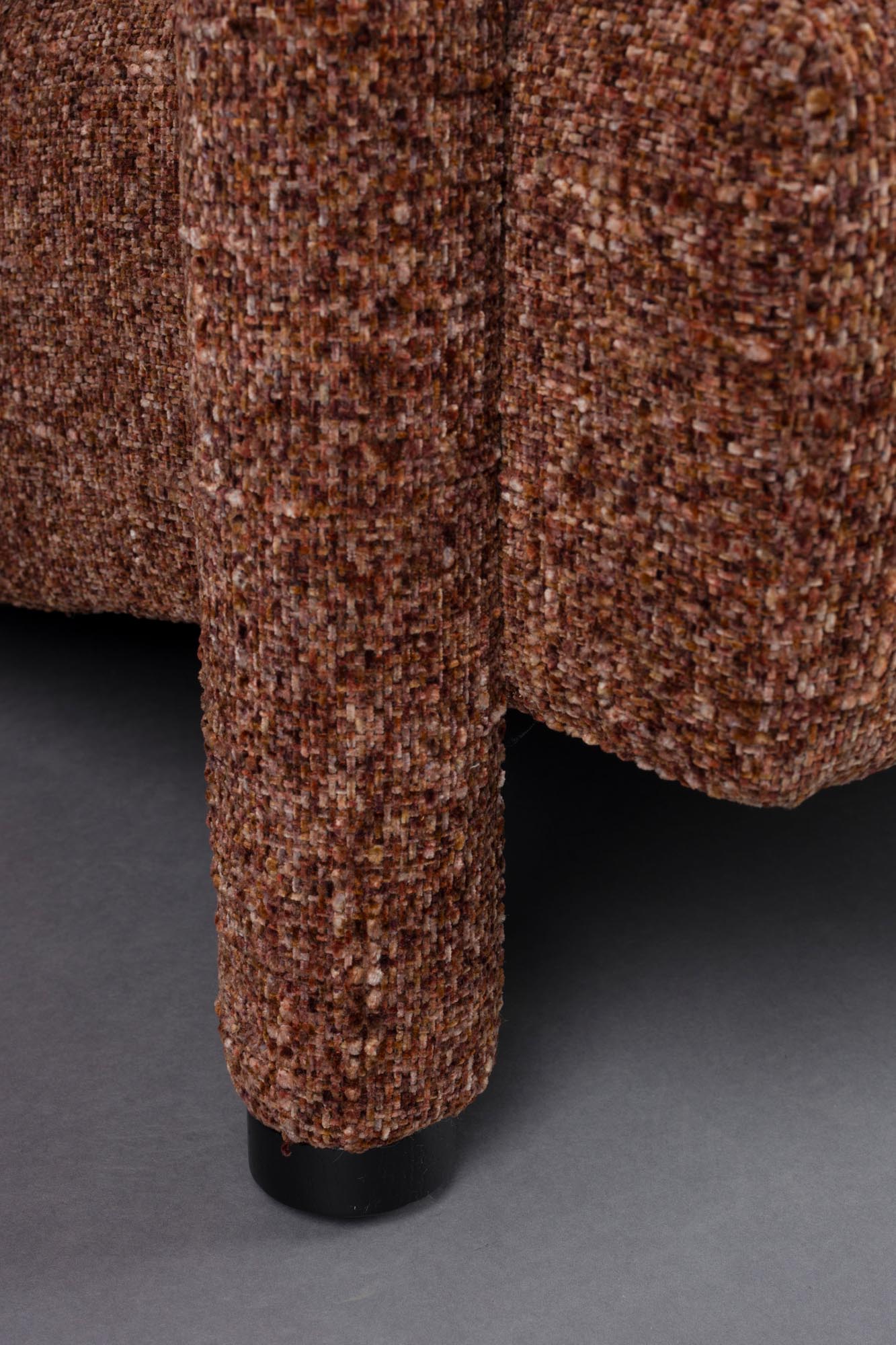 Entdecken Sie den Sessel Kent in Bordeaux Red von Dutchbone – ein stilvolles Möbelstück, das Komfort und Vintage-Charme vereint. Ideal für Ihr Zuhause!