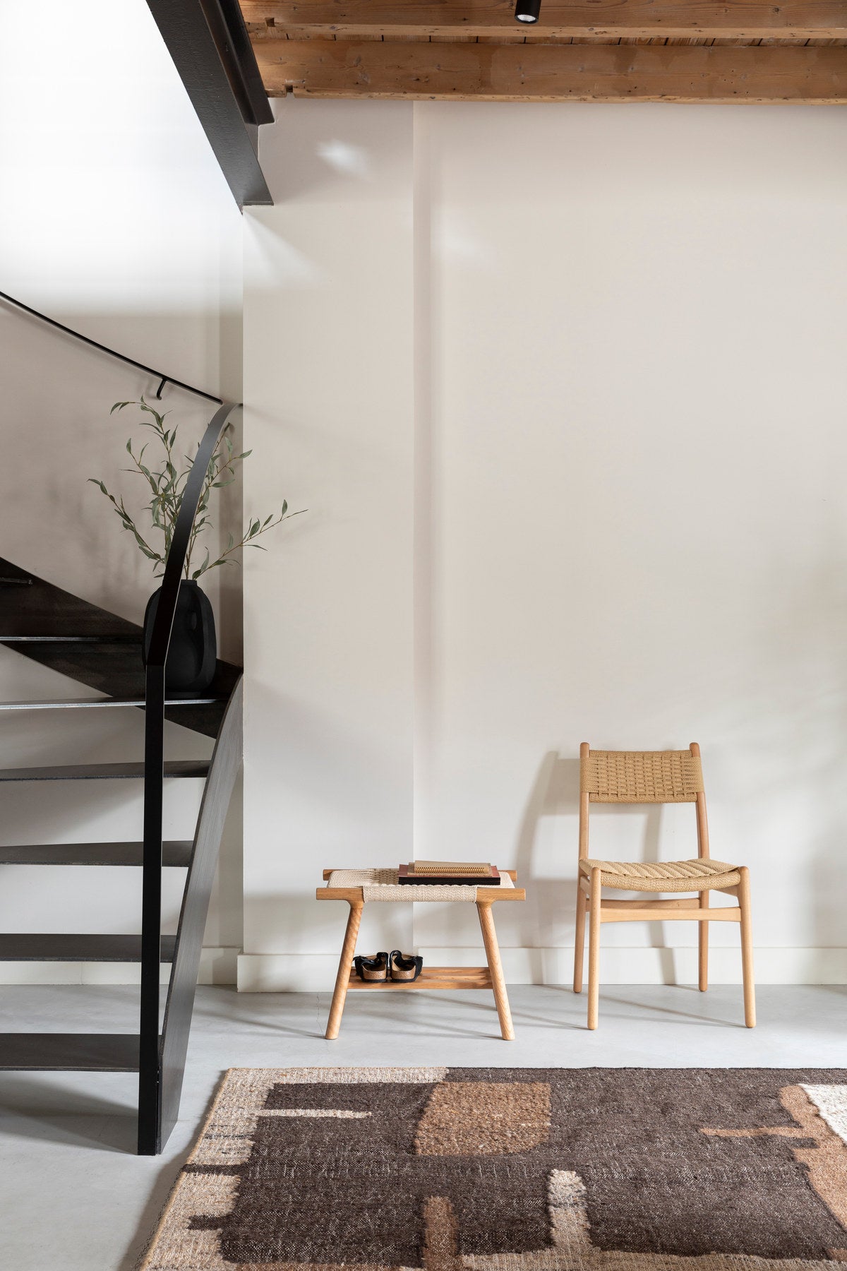 Stuhl Cecile Natural in Beige präsentiert im Onlineshop von KAQTU Design AG. Stuhl ist von Dutchbone