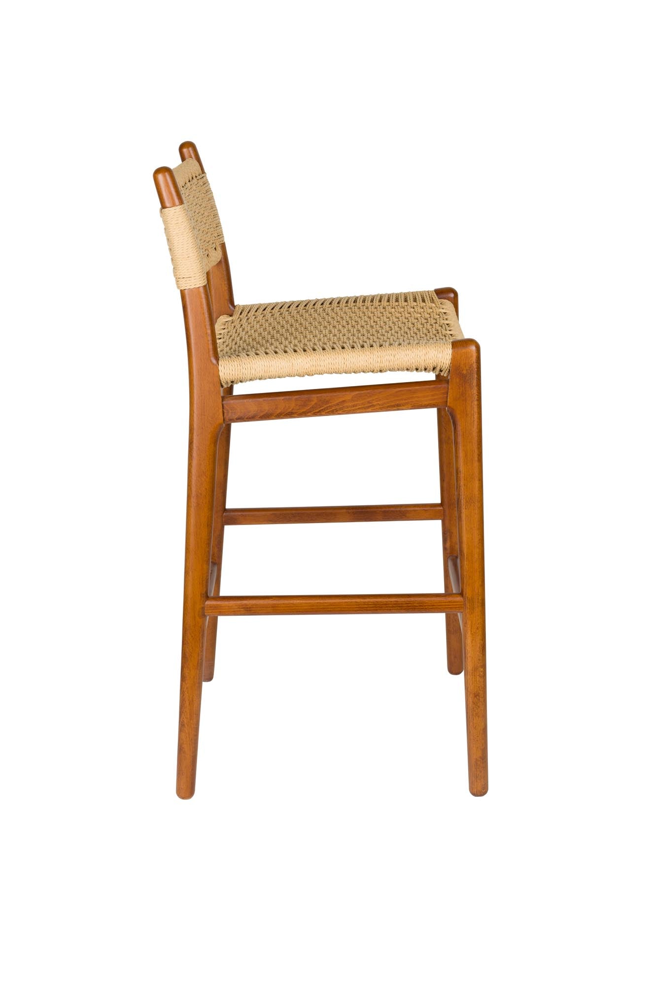 Erleben Sie den Barstuhl Cecile von Dutchbone – ein elegantes Design, das Komfort und Stil in Ihre Einrichtung integriert.