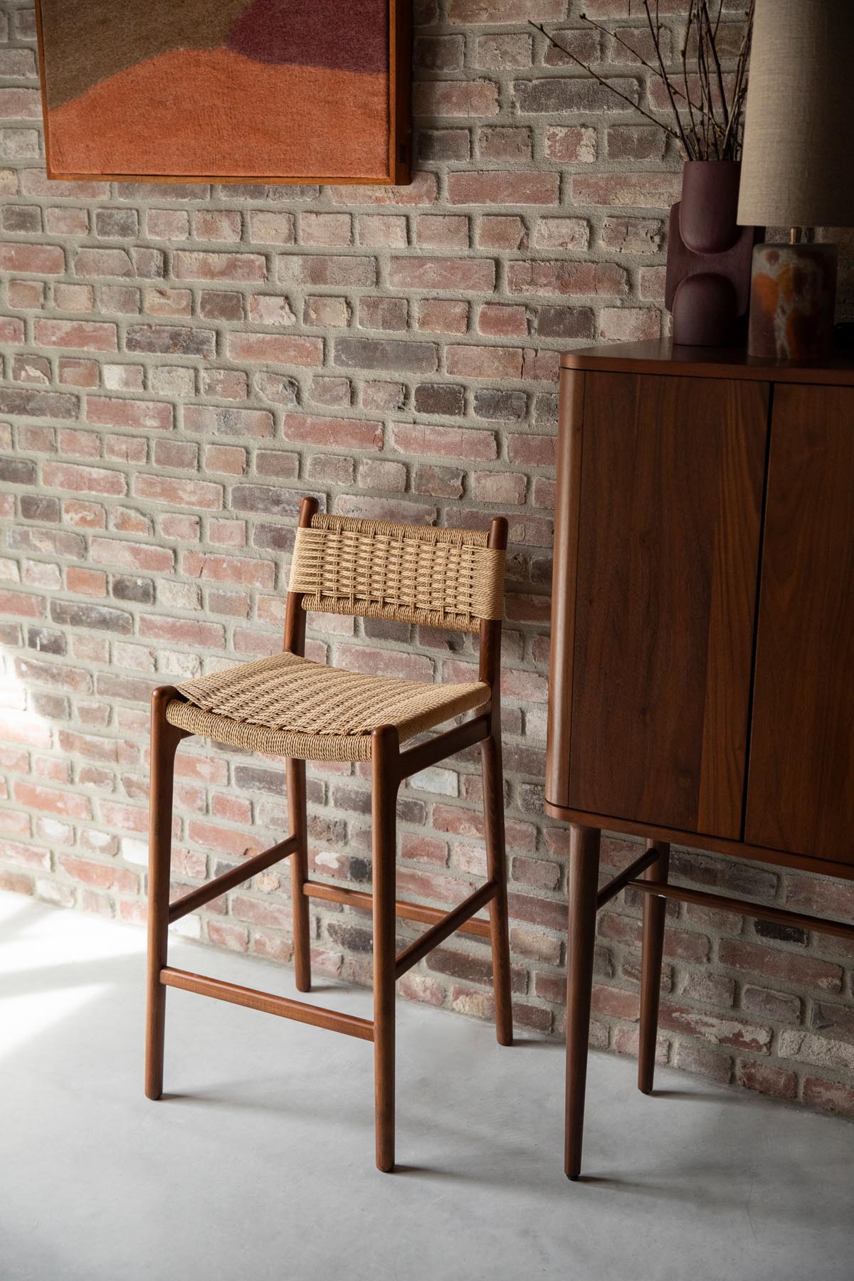 Barstuhl Cecile in Walnuss präsentiert im Onlineshop von KAQTU Design AG. Barstuhl ist von Dutchbone