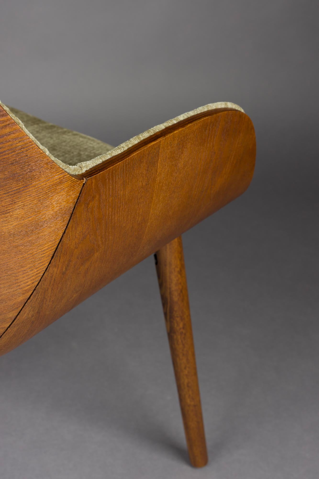 Entdecken Sie den Armlehnstuhl Taylor von Dutchbone – eine harmonische Verbindung aus modernem Stil und hohem Sitzkomfort für Ihr Zuhause.