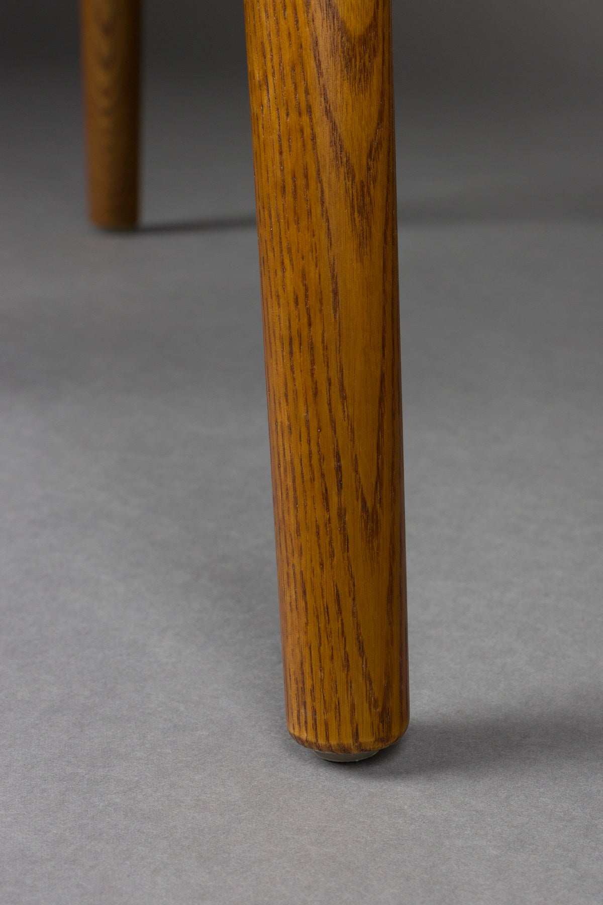 Armlehnstuhl Taylor in Grün präsentiert im Onlineshop von KAQTU Design AG. Stuhl ist von Dutchbone