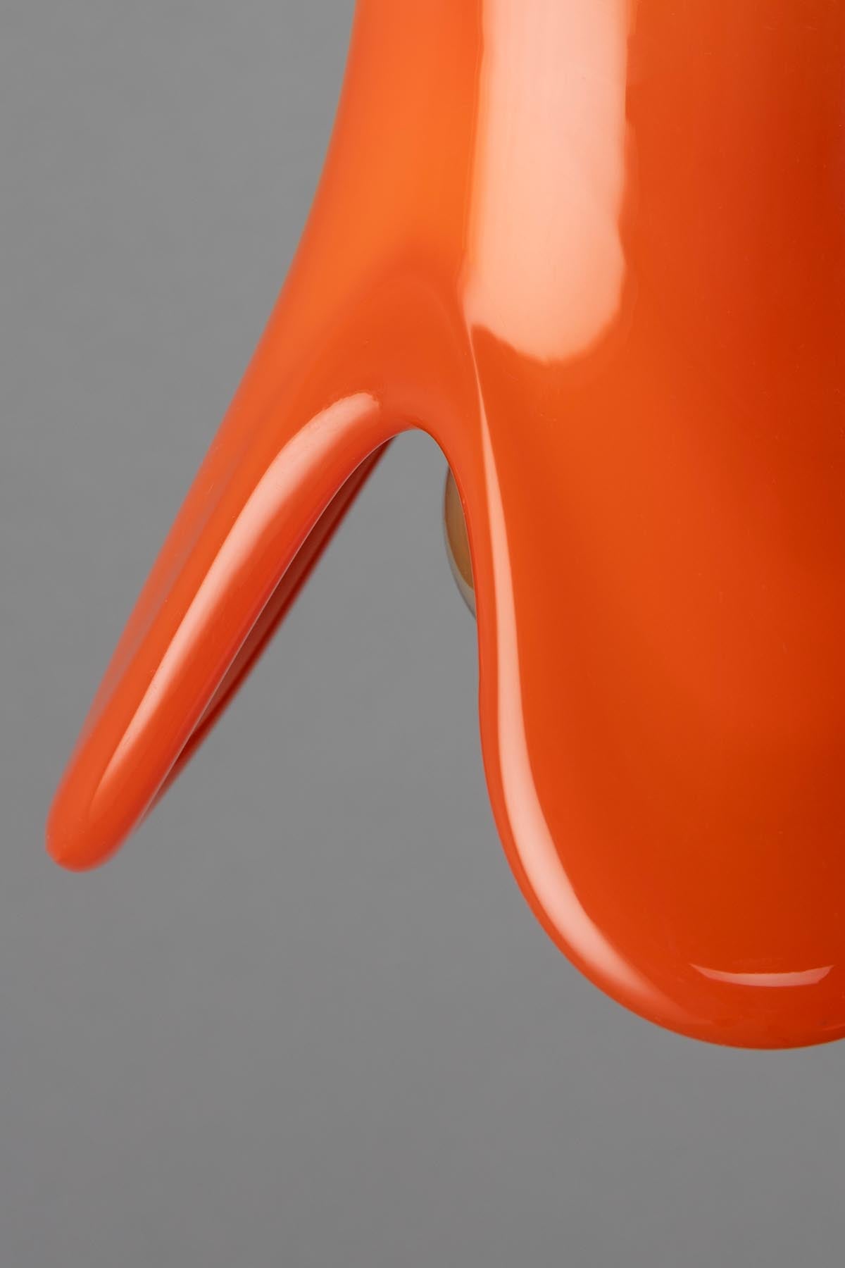 Pendelleuchte Gable in Orange präsentiert im Onlineshop von KAQTU Design AG. Pendelleuchte ist von Dutchbone