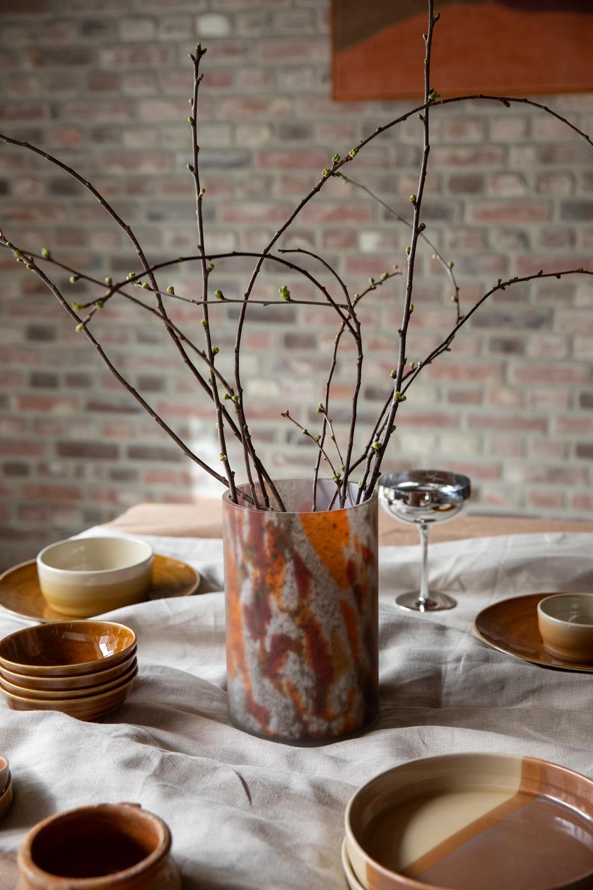Elegante Vase Earl von Dutchbone, in lebhaften Farben, ideal für individuelle Blumendekorationen und als dekoratives Highlight in jedem Zuhause.