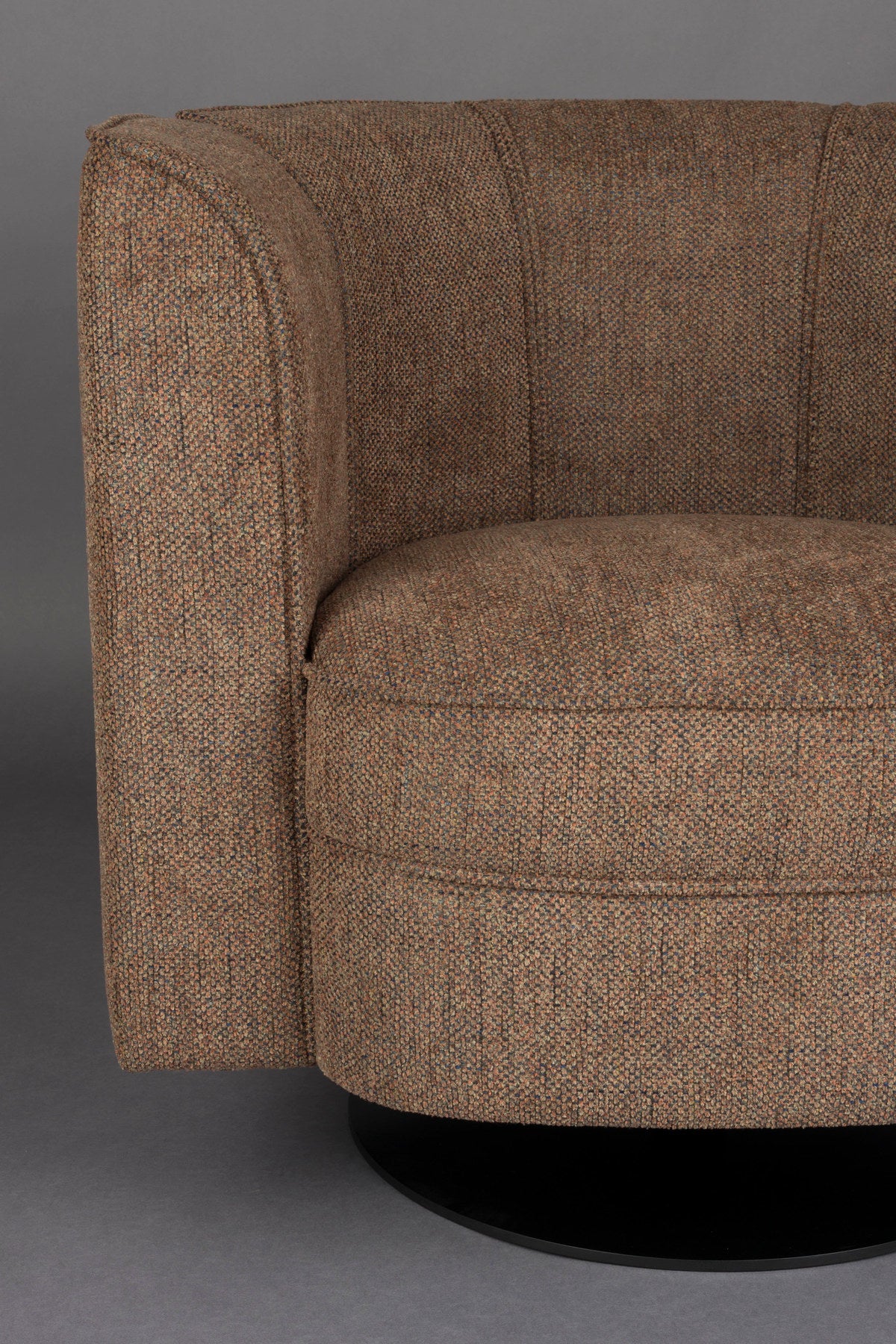 Sessel Flower in Brown präsentiert im Onlineshop von KAQTU Design AG. Sessel ist von Dutchbone