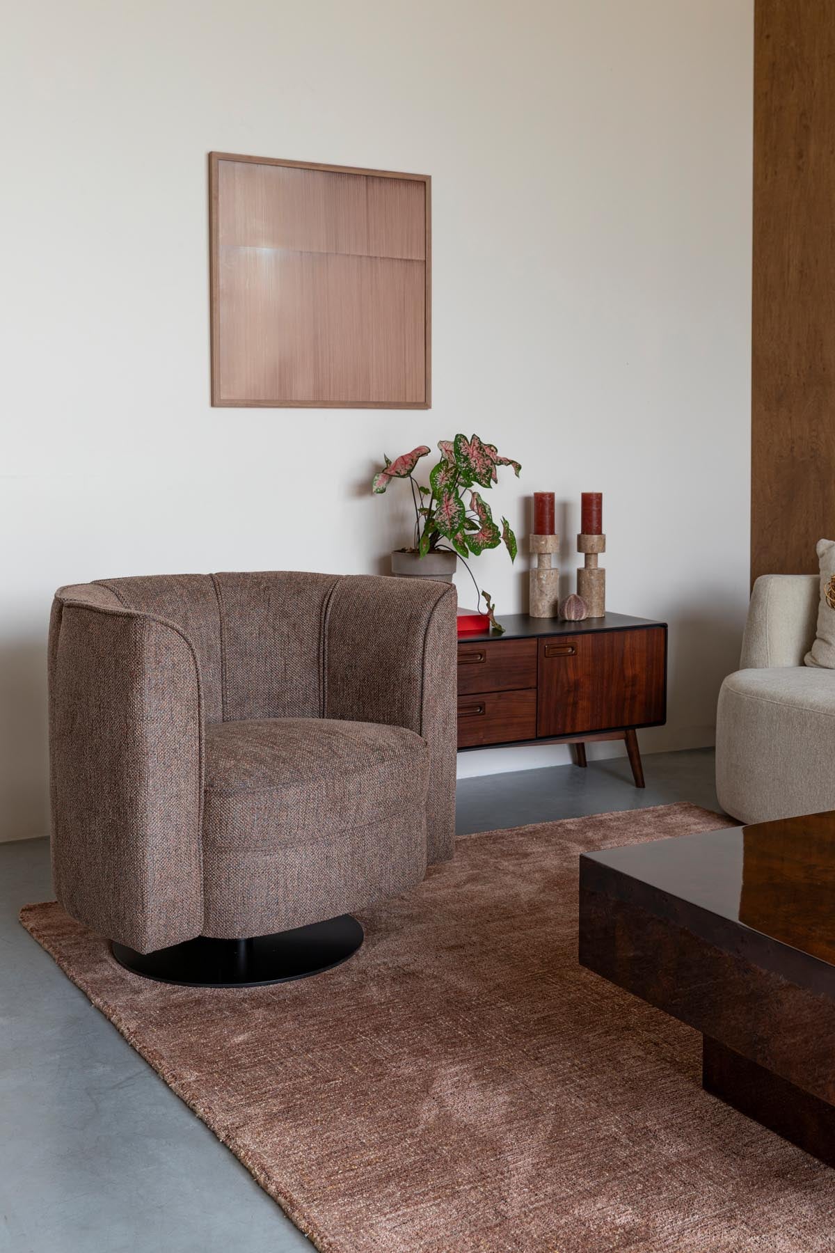Sessel Flower in Brown präsentiert im Onlineshop von KAQTU Design AG. Sessel ist von Dutchbone