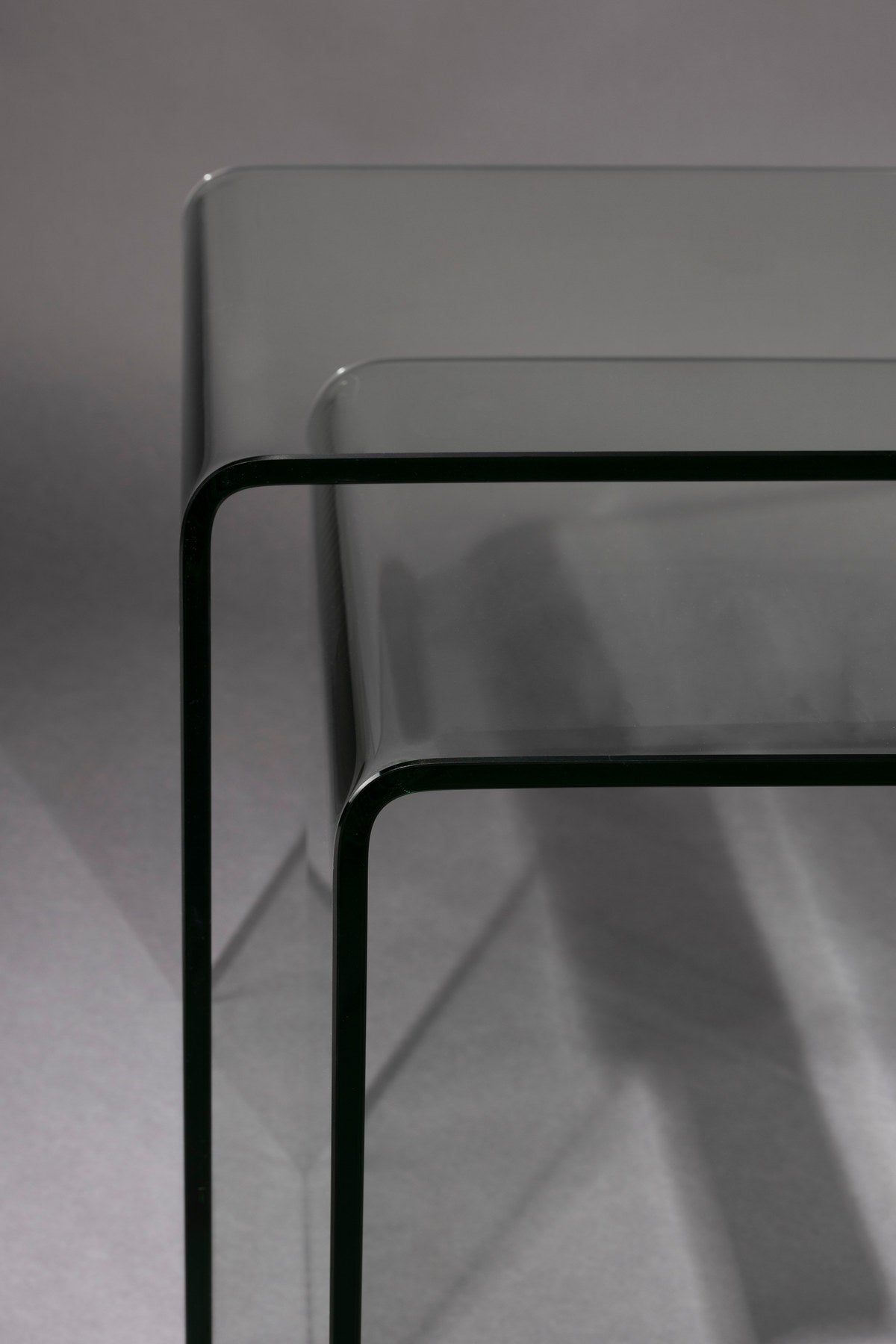 Beistelltisch Vetro Set of 2 in Transparent präsentiert im Onlineshop von KAQTU Design AG. Beistelltisch ist von Dutchbone