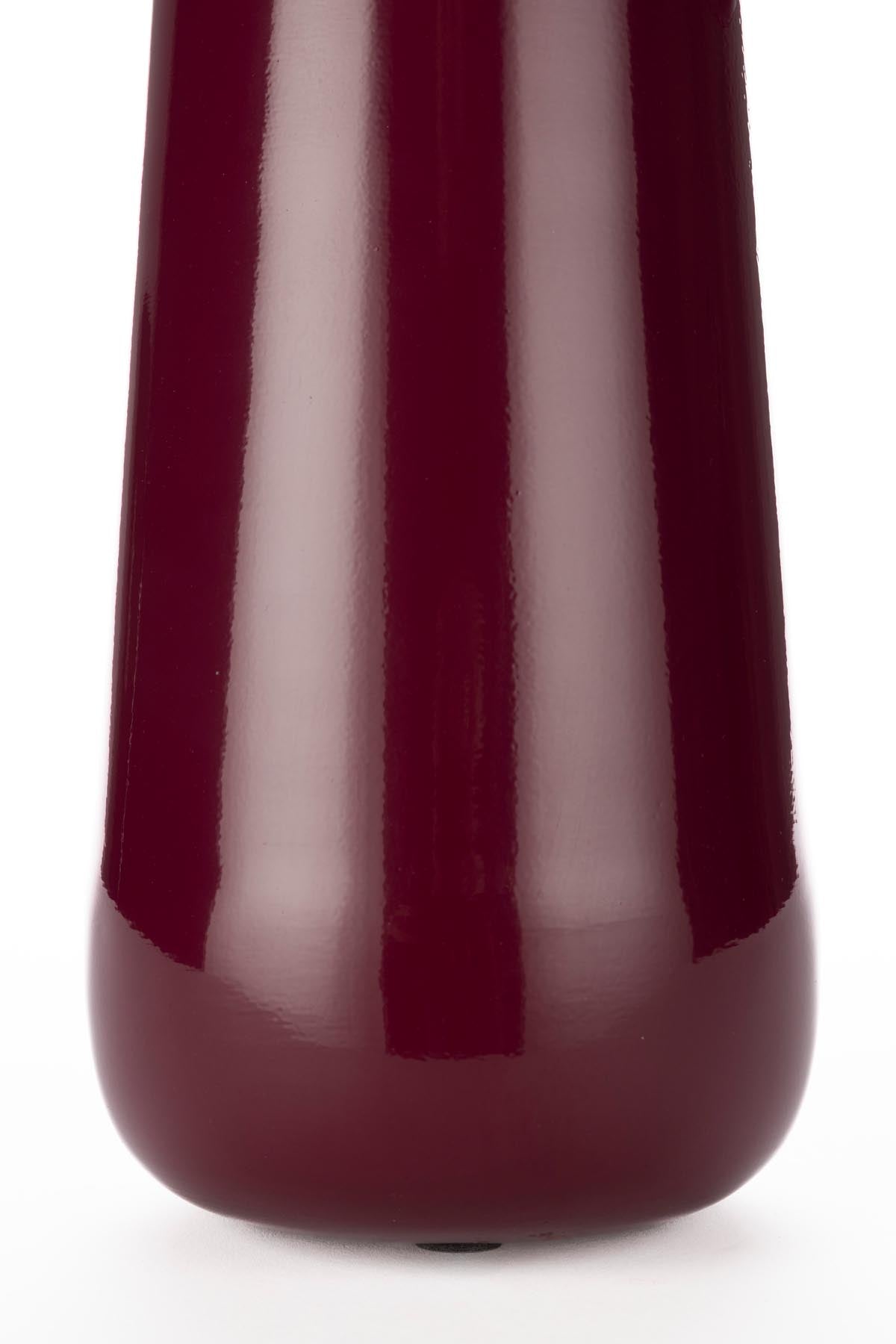 Stilvolle rote Vase Dot von Dutchbone, perfekt für individuelle Blumendekorationen und als Blickfang in jedem Wohnambiente.