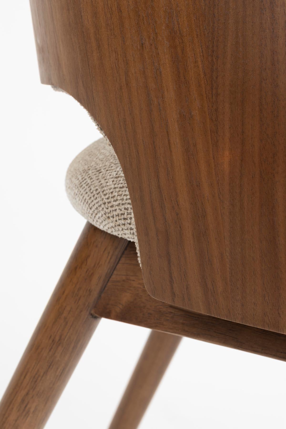 Stuhl Velore in Beige präsentiert im Onlineshop von KAQTU Design AG. Stuhl ist von Dutchbone