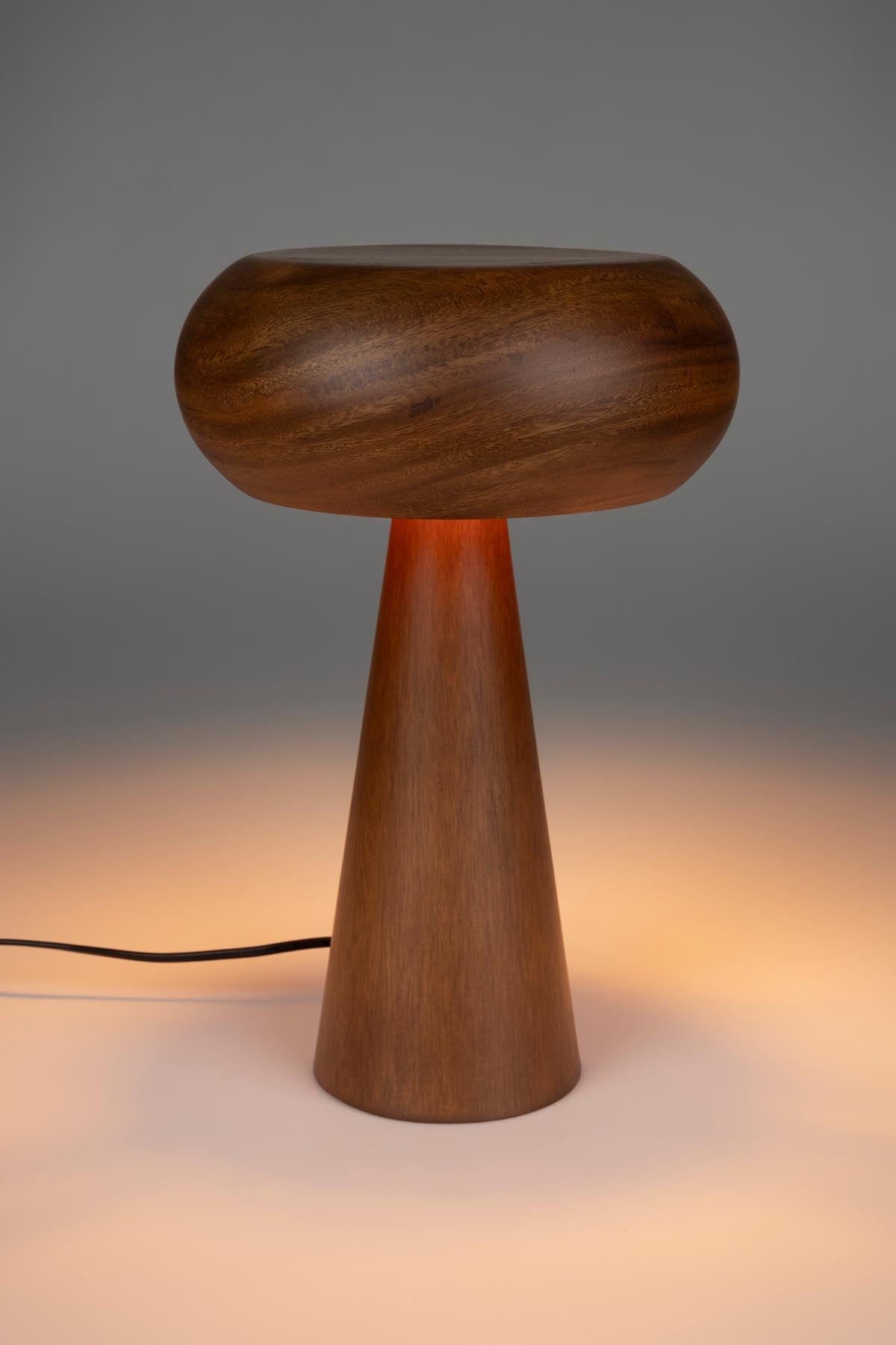 Tischlampe Morel in Braun präsentiert im Onlineshop von KAQTU Design AG. Tischleuchte ist von Dutchbone
