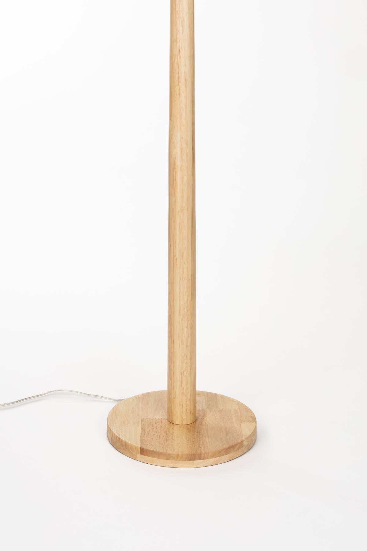 Stehlampe Scallop in Natürlich präsentiert im Onlineshop von KAQTU Design AG. Stehleuchte ist von Dutchbone