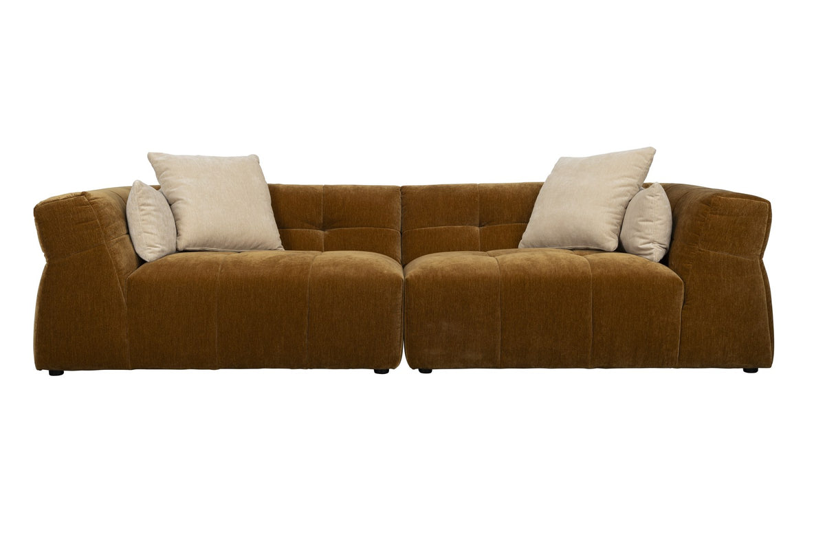 Braunes 5er Sofa Hodge von Dutchbone mit gesteppter Sitz- und Rückenlehne, Samtbezug in Ocker und geschwungenen Armlehnen.