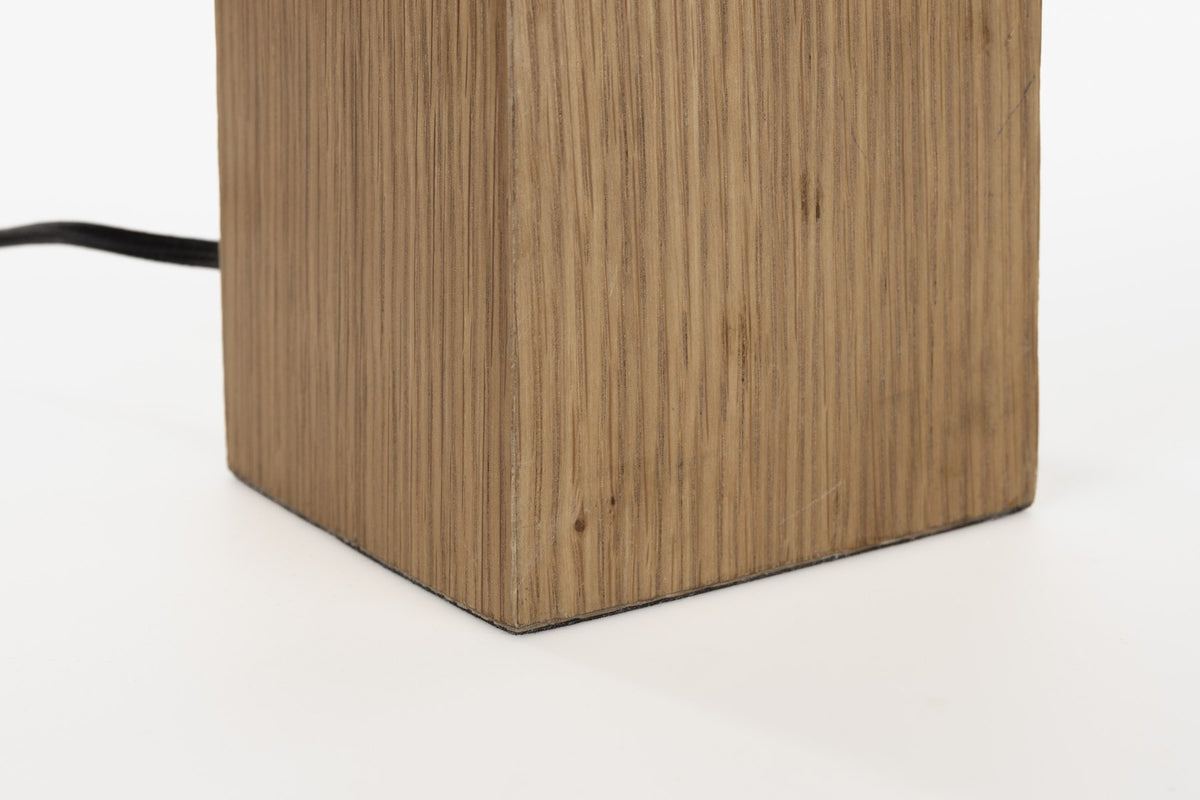 Tischleuchte Mavery Natural von Dutchbone mit Fuss aus Akazienholz und rundem Glasschirm in Pilzform, Kabel schwarz.