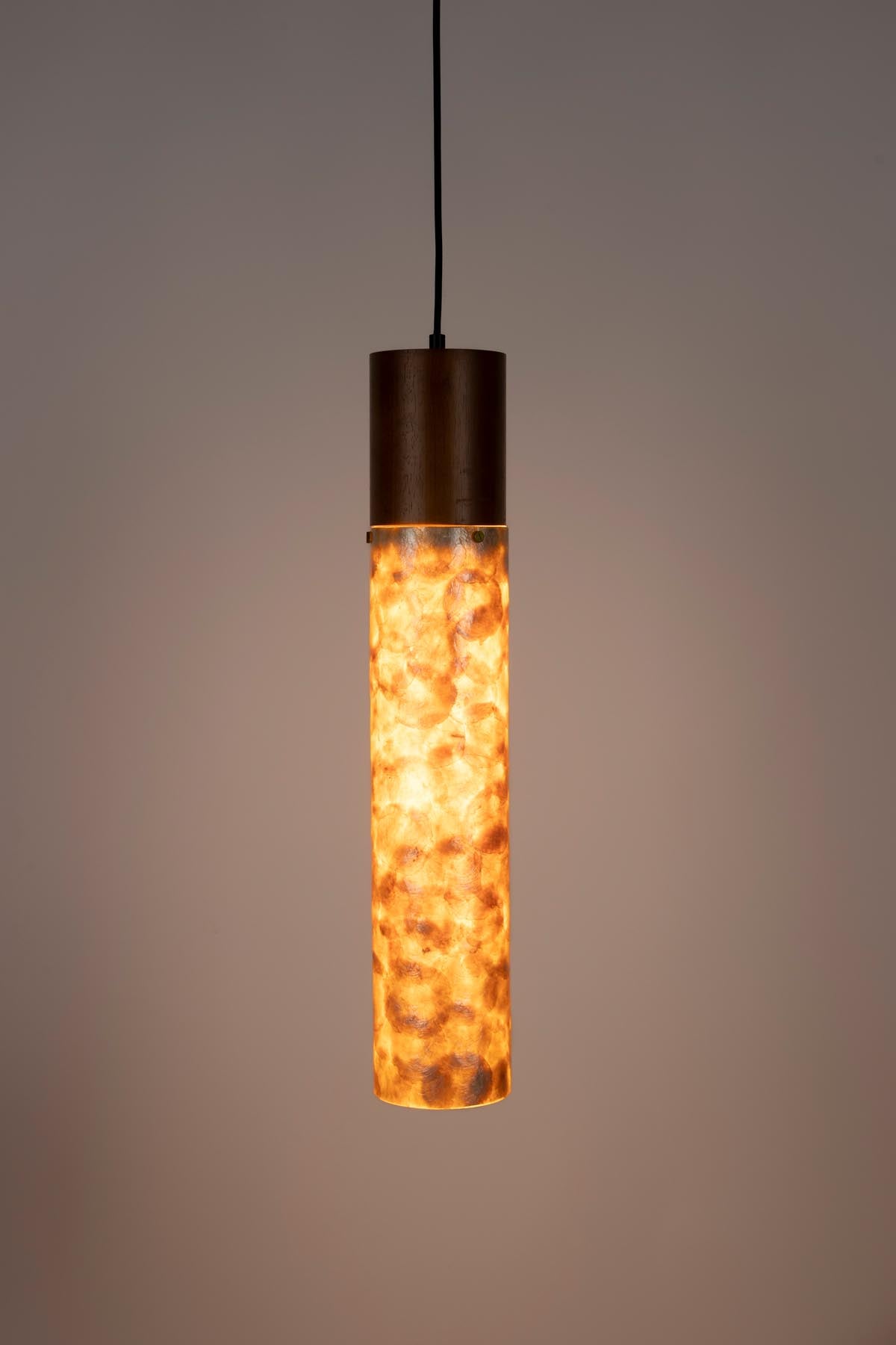 Pendelleuchte Beam in Beige präsentiert im Onlineshop von KAQTU Design AG. Pendelleuchte ist von Dutchbone