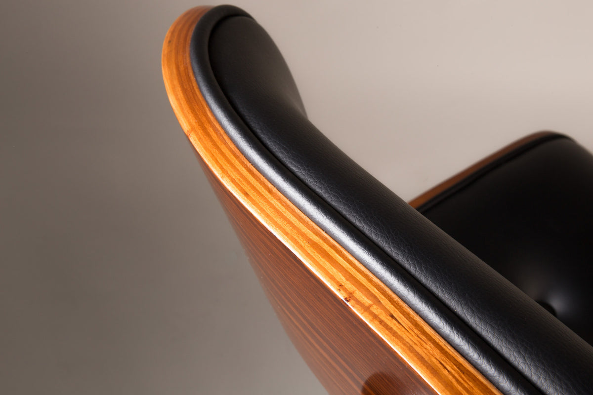Stuhl Blackwood in Schwarz/Walnuss präsentiert im Onlineshop von KAQTU Design AG. Stuhl ist von Dutchbone