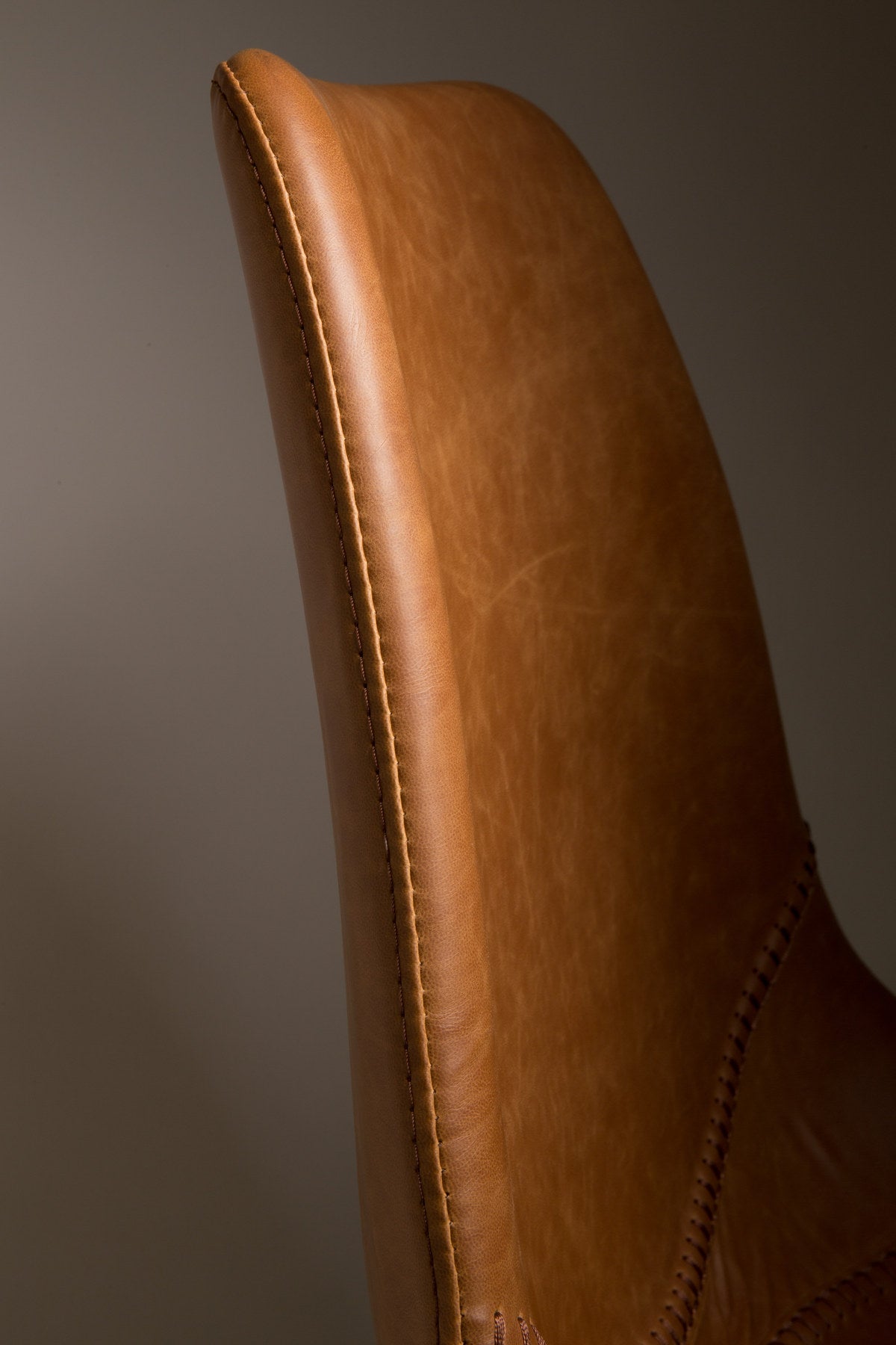 Stuhl Franky in Braun / Kunstleder präsentiert im Onlineshop von KAQTU Design AG. Stuhl ist von Dutchbone